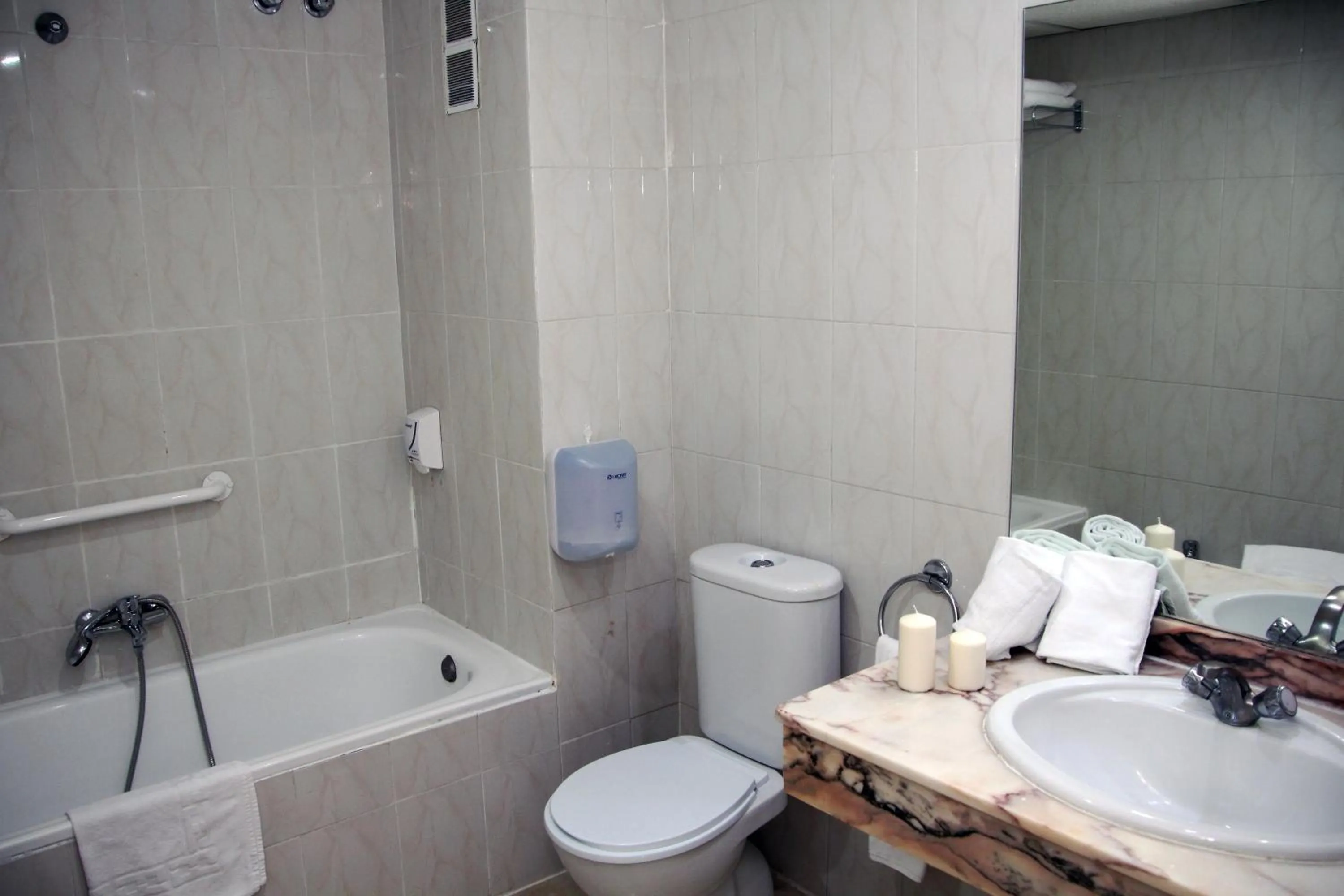 Bathroom in Hospedium Hotel Sky Blu Torre de Sevilla