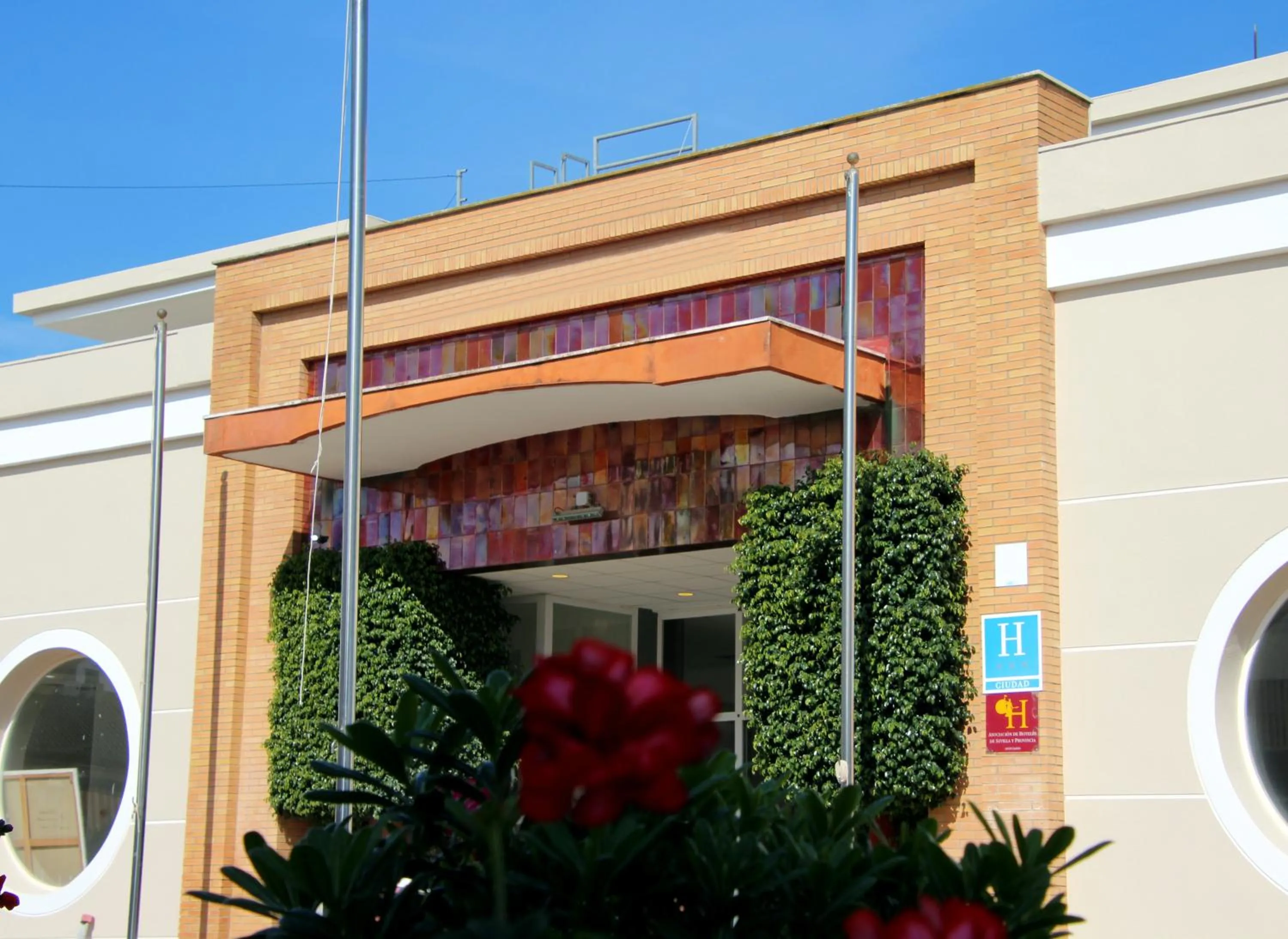 Property building in Hospedium Hotel Sky Blu Torre de Sevilla