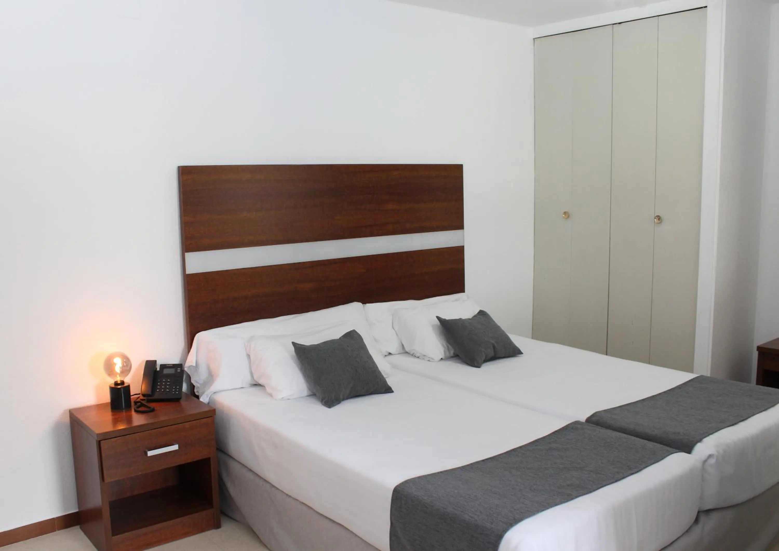 Bed in Hospedium Hotel Sky Blu Torre de Sevilla