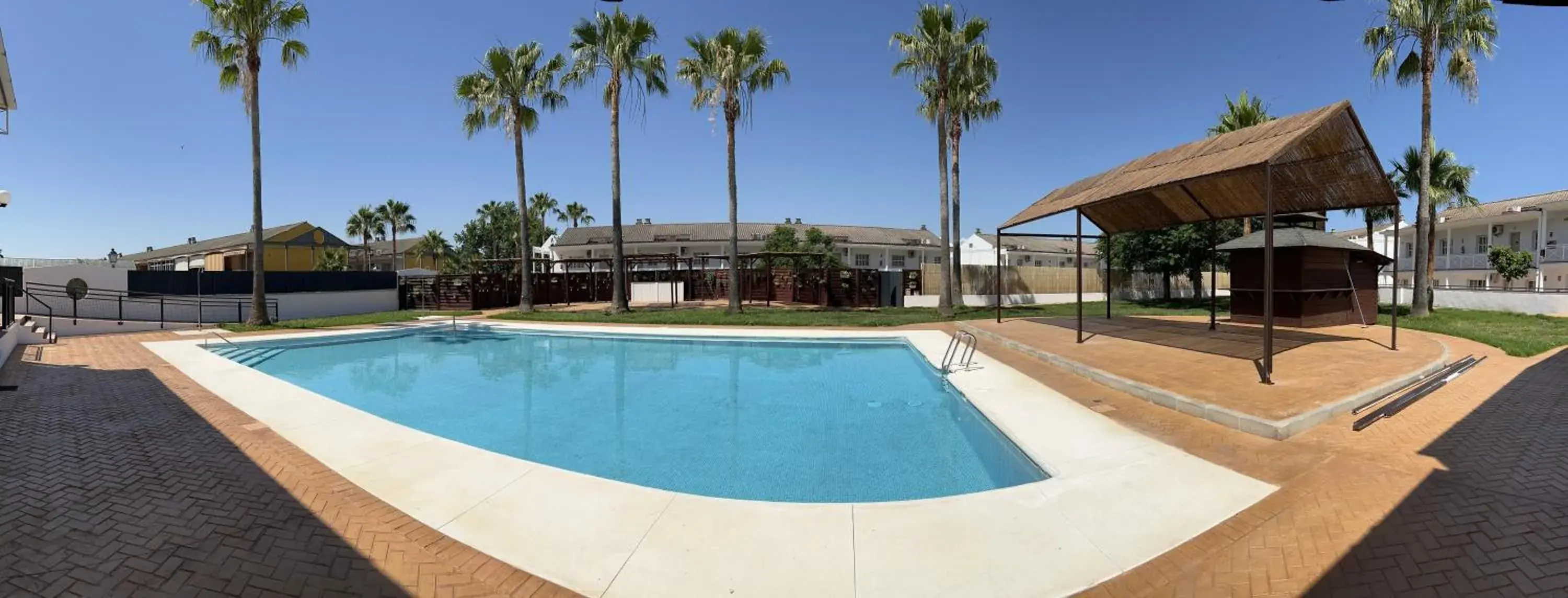 Swimming pool in Hospedium Hotel Sky Blu Torre de Sevilla Swimming pool in Hospedium Hotel Sky Blu Torre de Sevilla