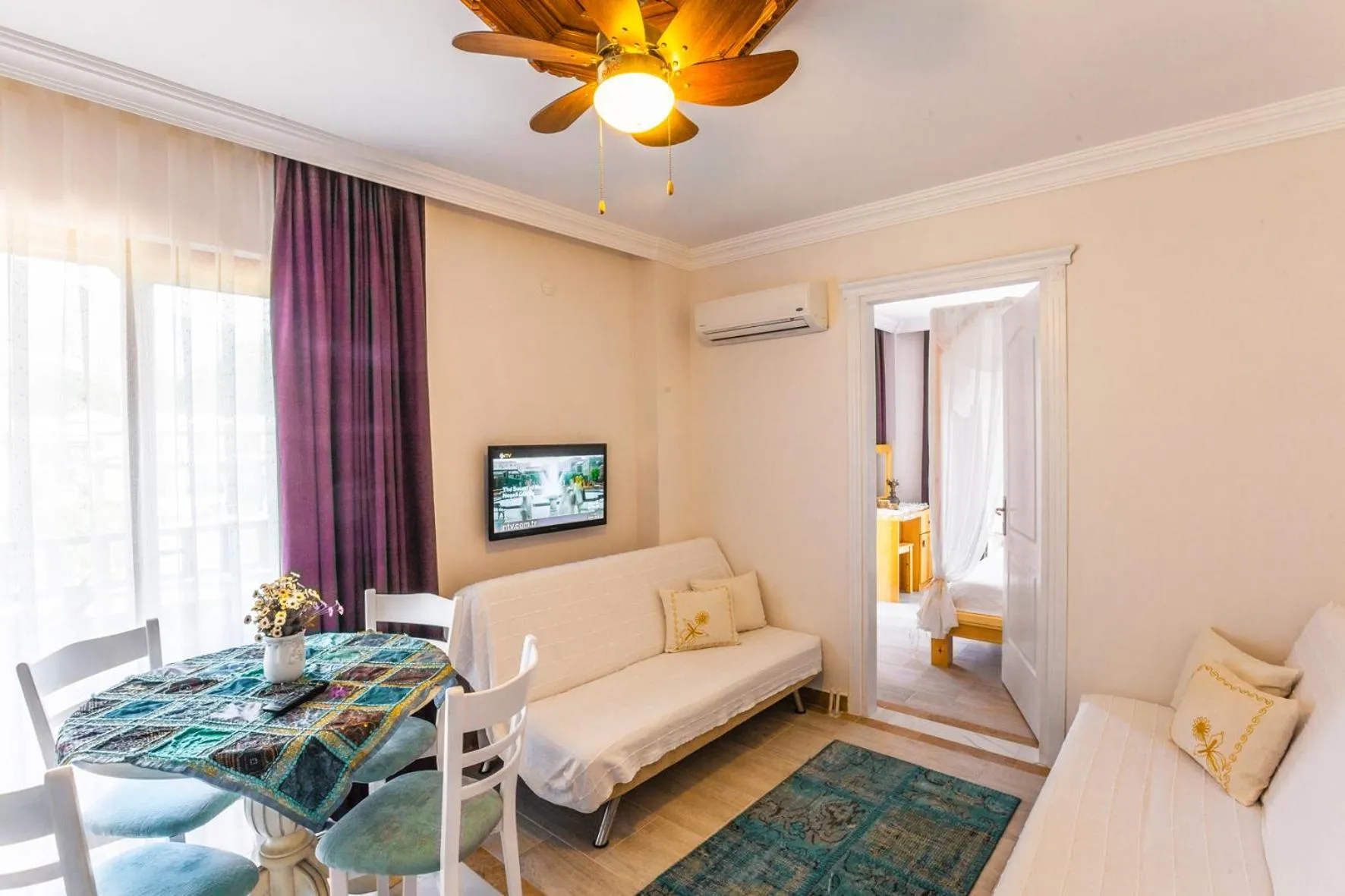 Living room, Bed in Gumus Konak