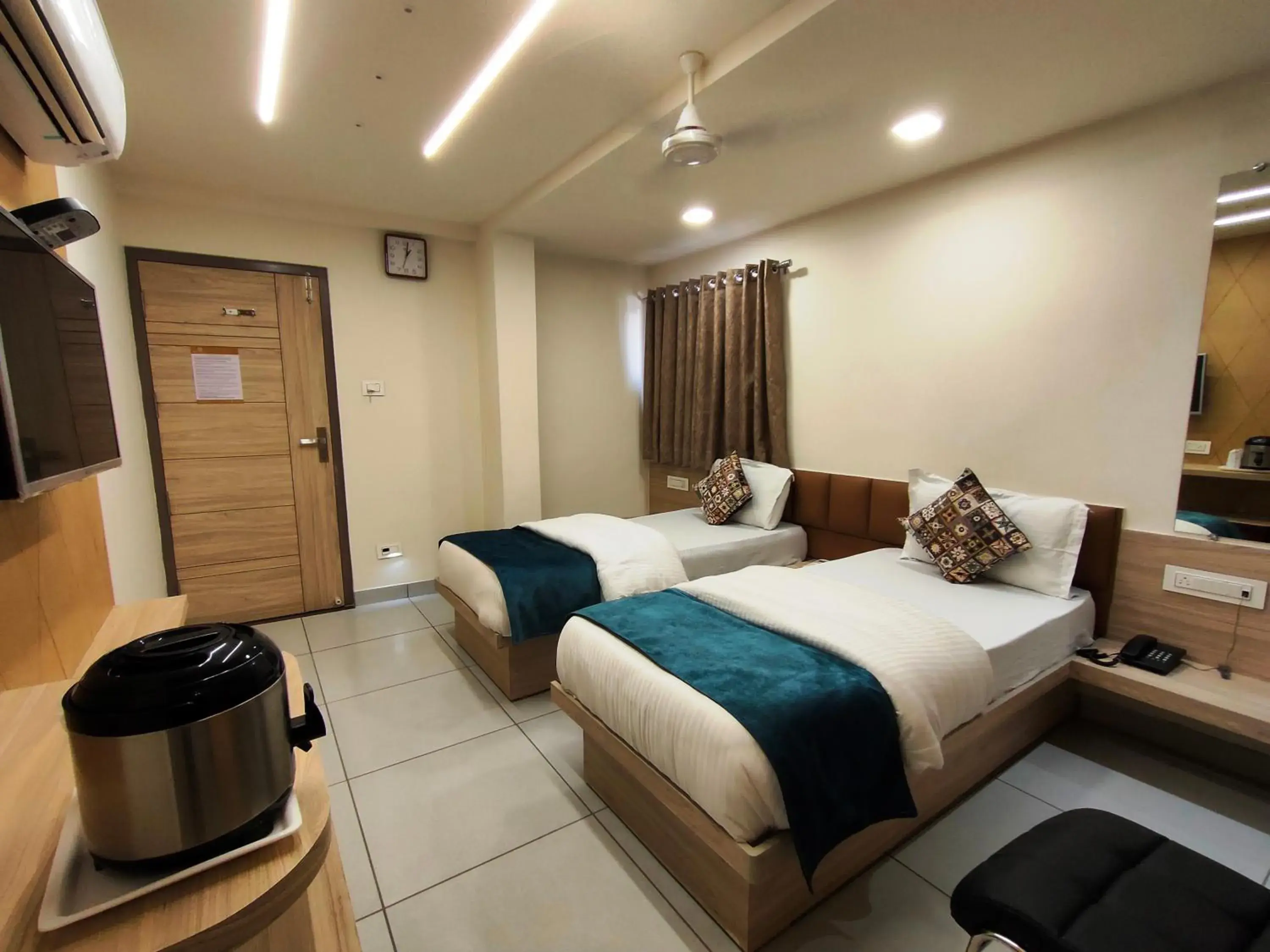 Photo of the whole room, Bed in Hotel Kinara Photo of the whole room, Bed in Hotel Kinara