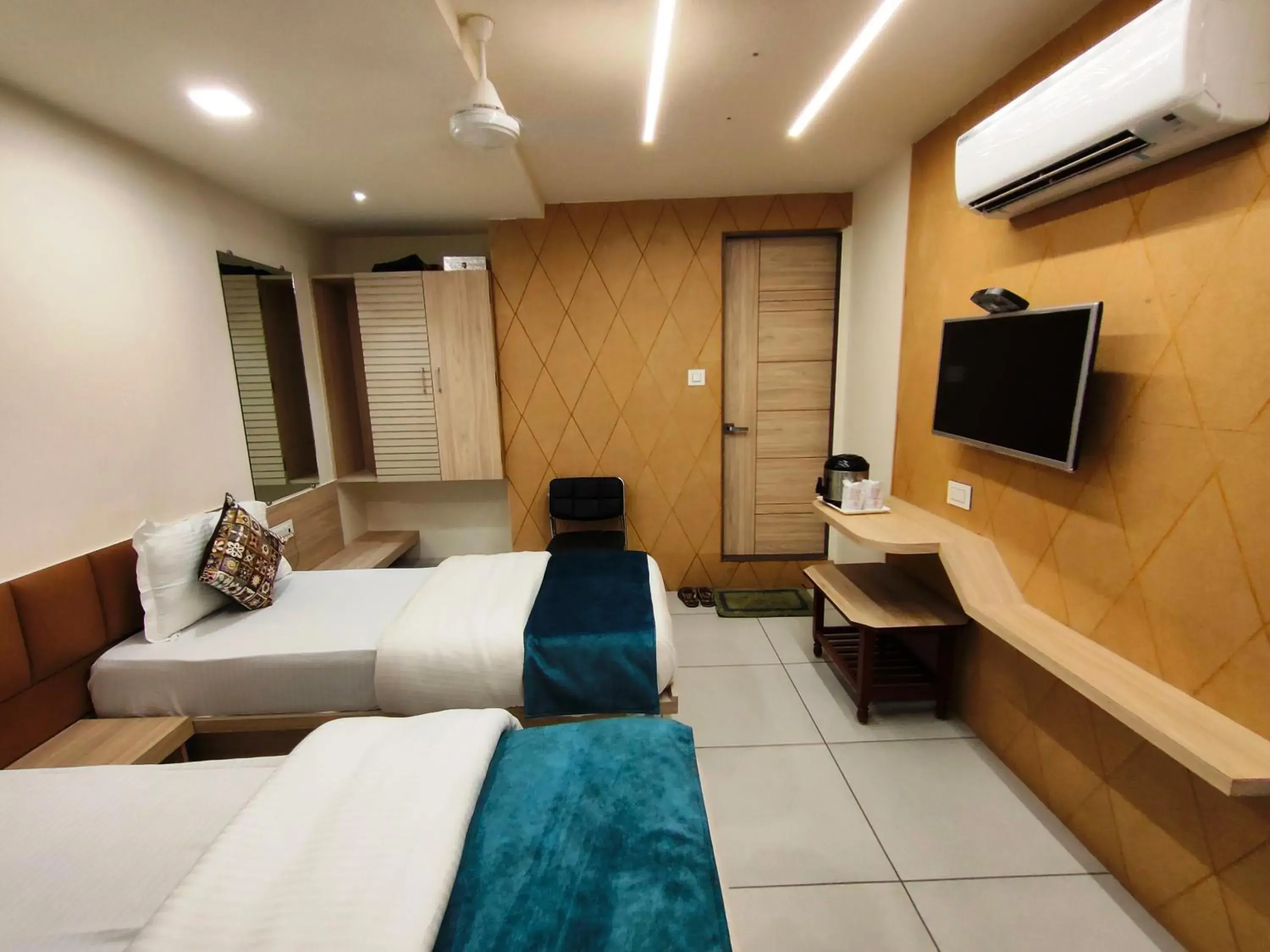 Photo of the whole room, Bed in Hotel Kinara Photo of the whole room, Bed in Hotel Kinara