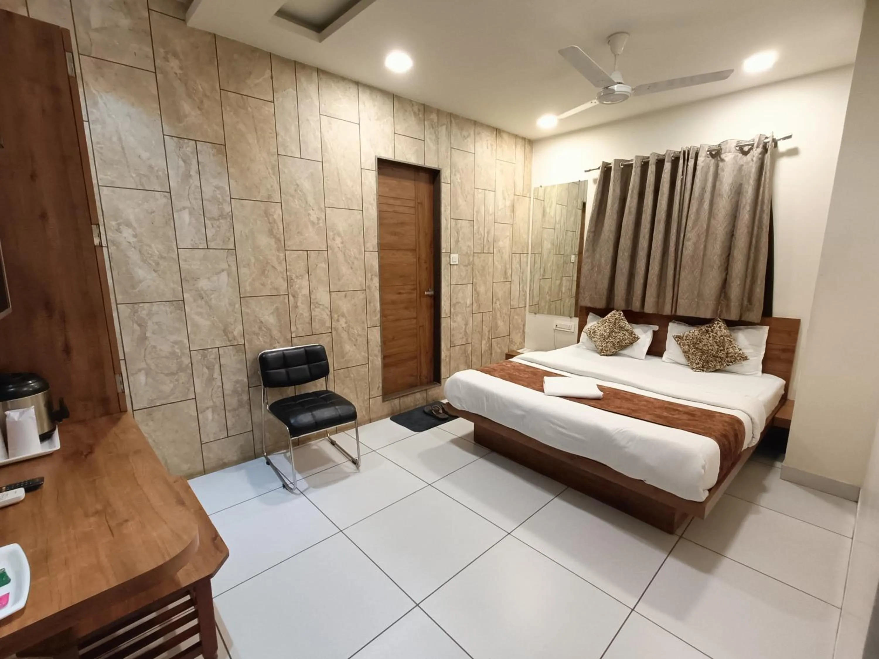 Photo of the whole room, Bed in Hotel Kinara