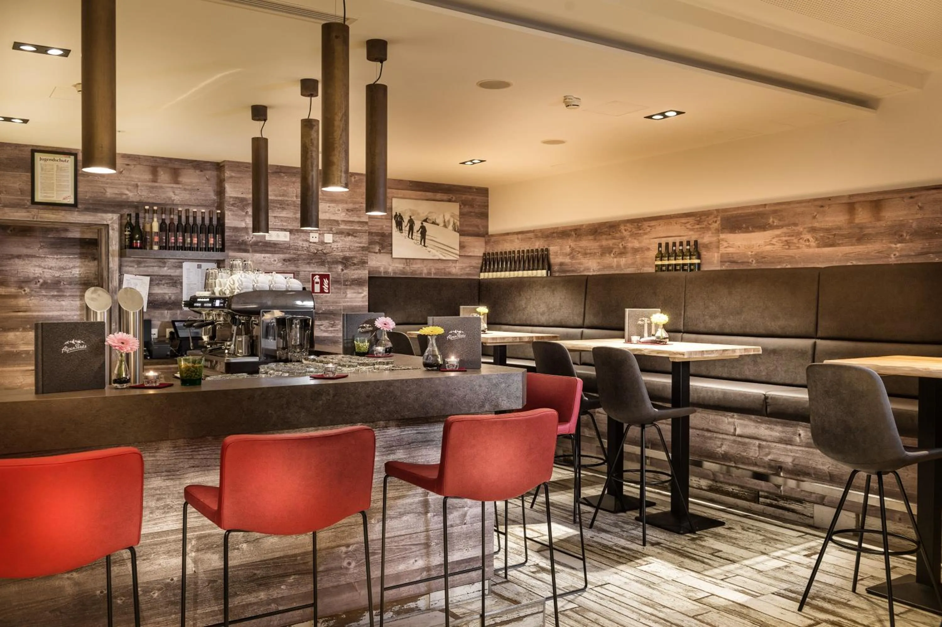 Restaurant/places to eat in AlpenParks Hotel & Apartment Central Zell am See