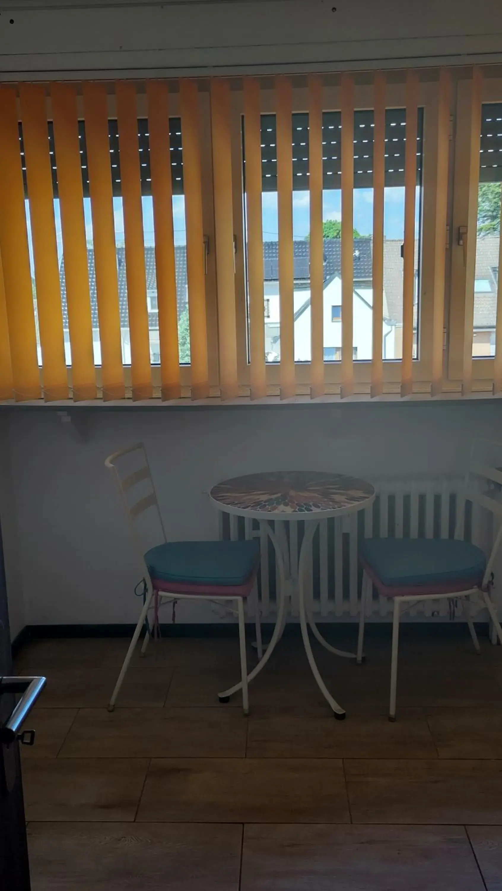 Family Room with Bath in ZUR POST - HÜLCHRATH Family Room with Bath in ZUR POST - HÜLCHRATH