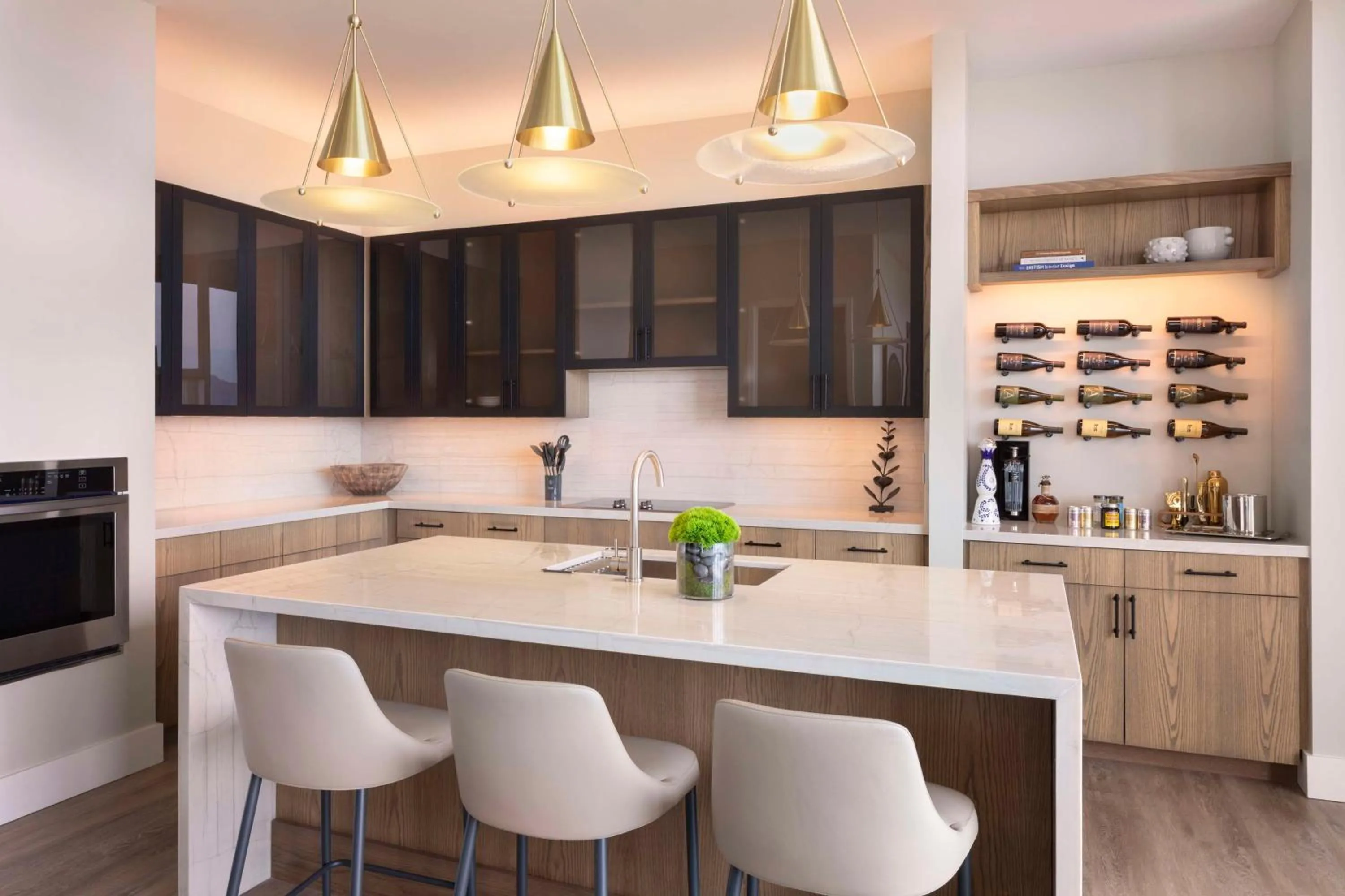 Kitchen or kitchenette in Caesars Republic Scottsdale, a Hilton Hotel