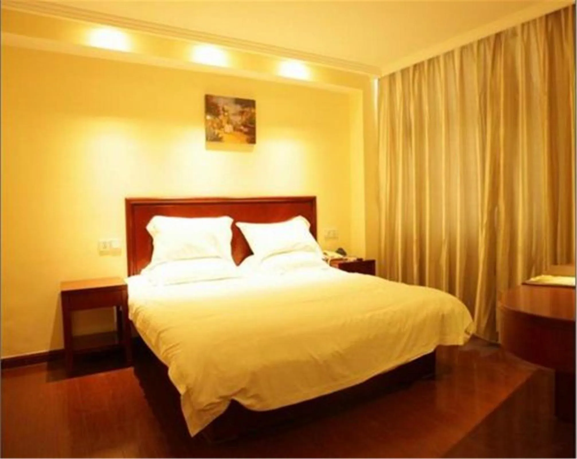 Bed in GreeTree Inn JiangSu Suzhou Taiping High-speed North Station Express Hotel