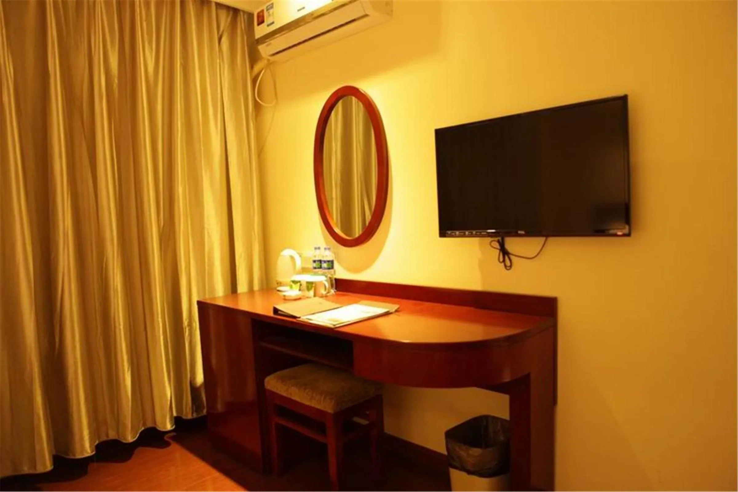 Seating area in GreeTree Inn JiangSu Suzhou Taiping High-speed North Station Express Hotel