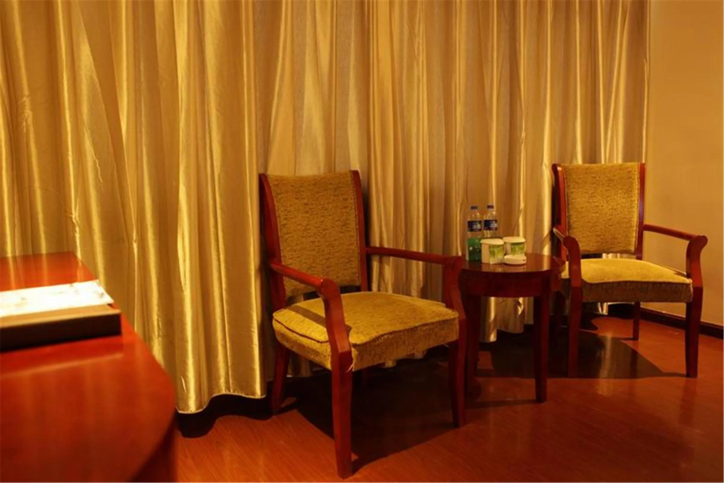 Seating area in GreeTree Inn JiangSu Suzhou Taiping High-speed North Station Express Hotel