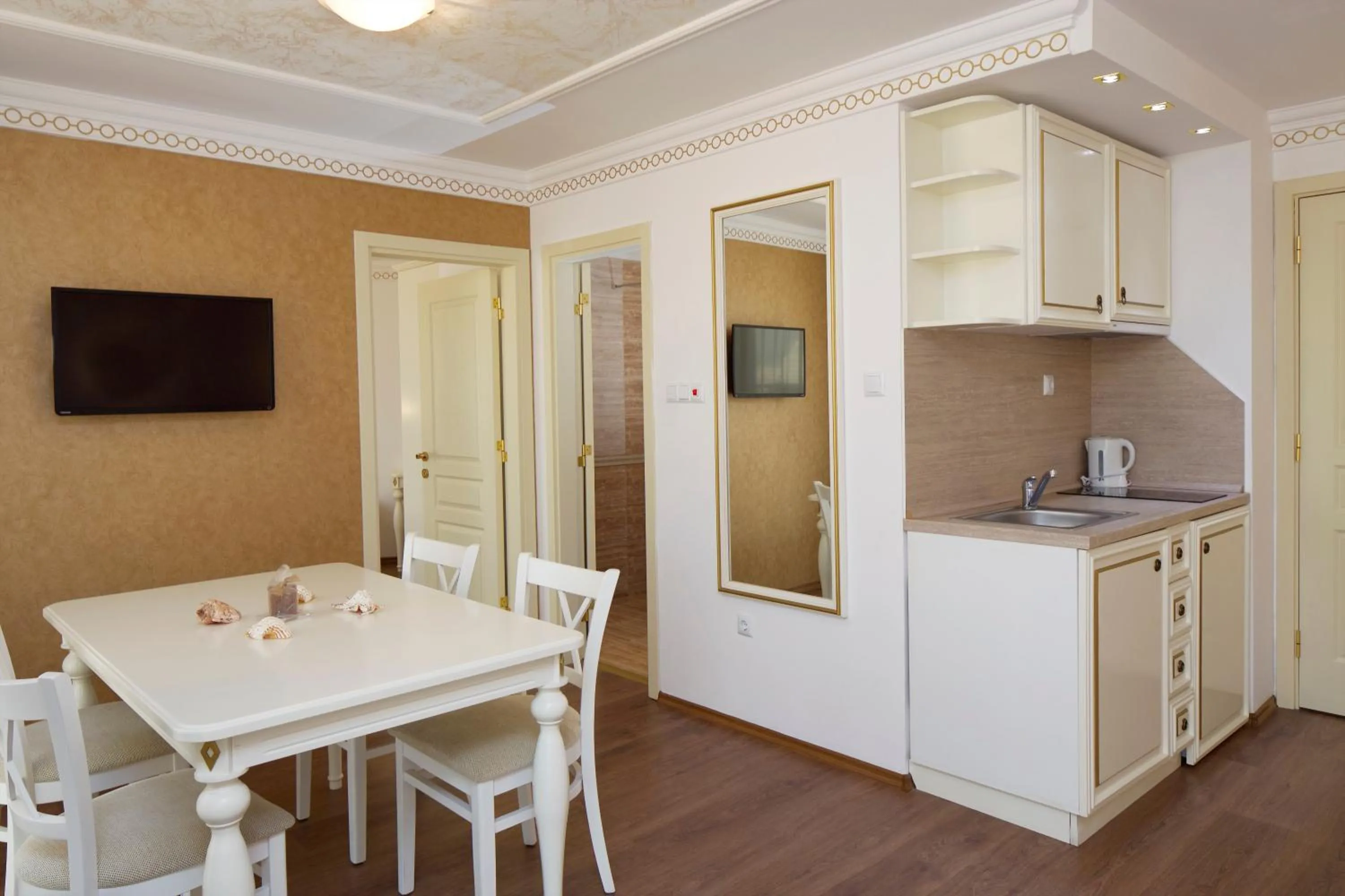 Kitchen or kitchenette in Hotel Golden Ina - Ultra All Inclusive - Beachfront