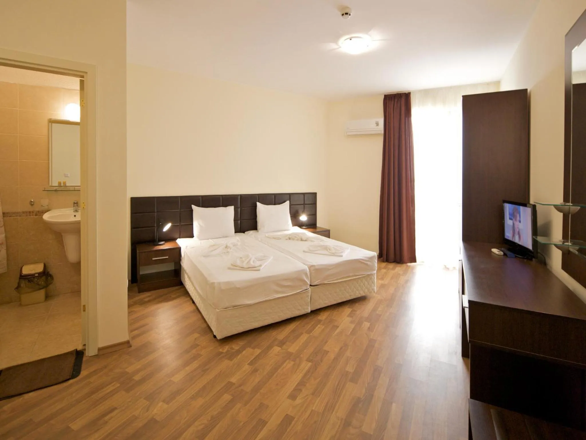 Bed in Hotel Golden Ina - Ultra All Inclusive - Beachfront