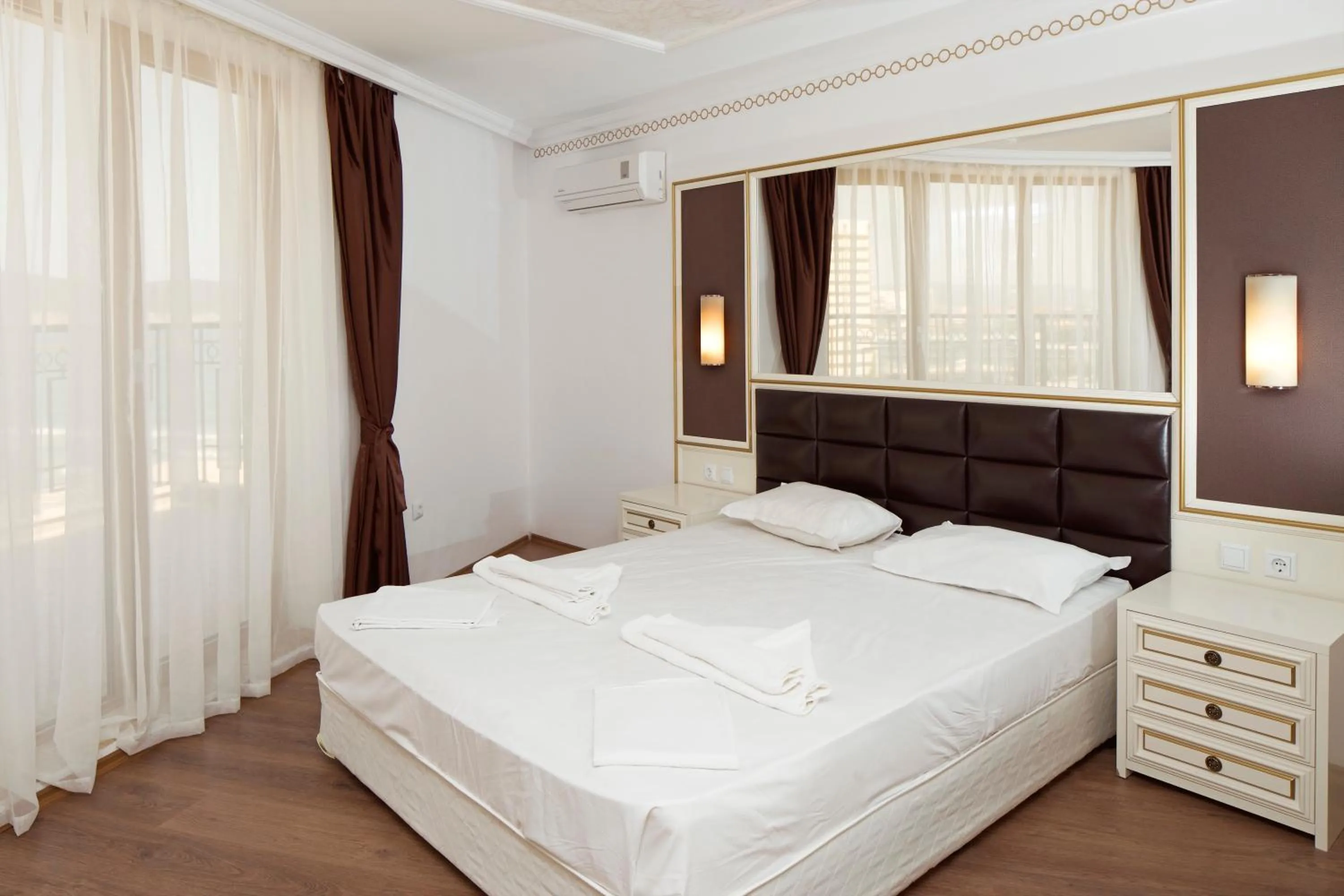 Bed in Hotel Golden Ina - Ultra All Inclusive - Beachfront