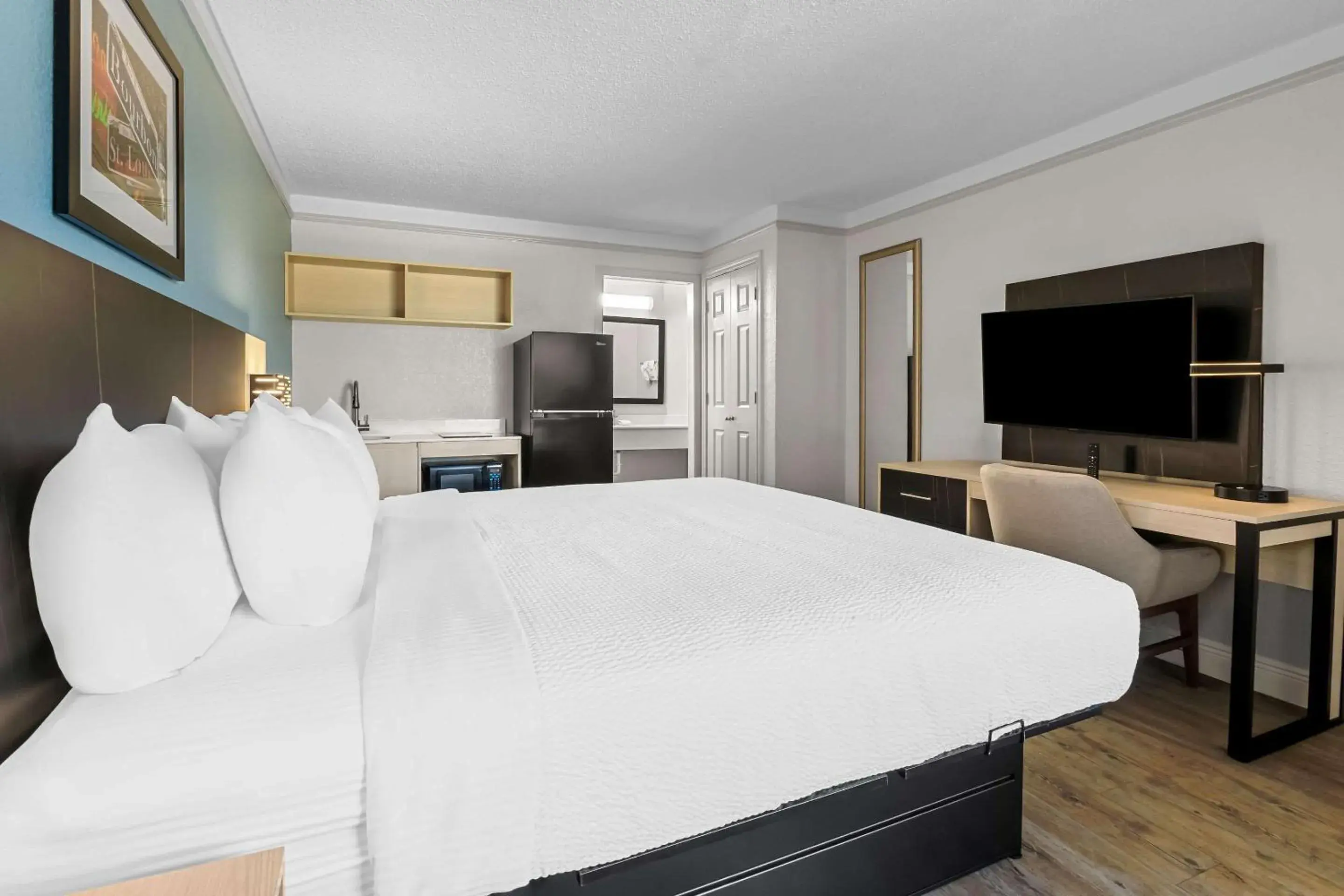 Bedroom, Bed in Suburban Studios Slidell I-10 Bedroom, Bed in Suburban Studios Slidell I-10