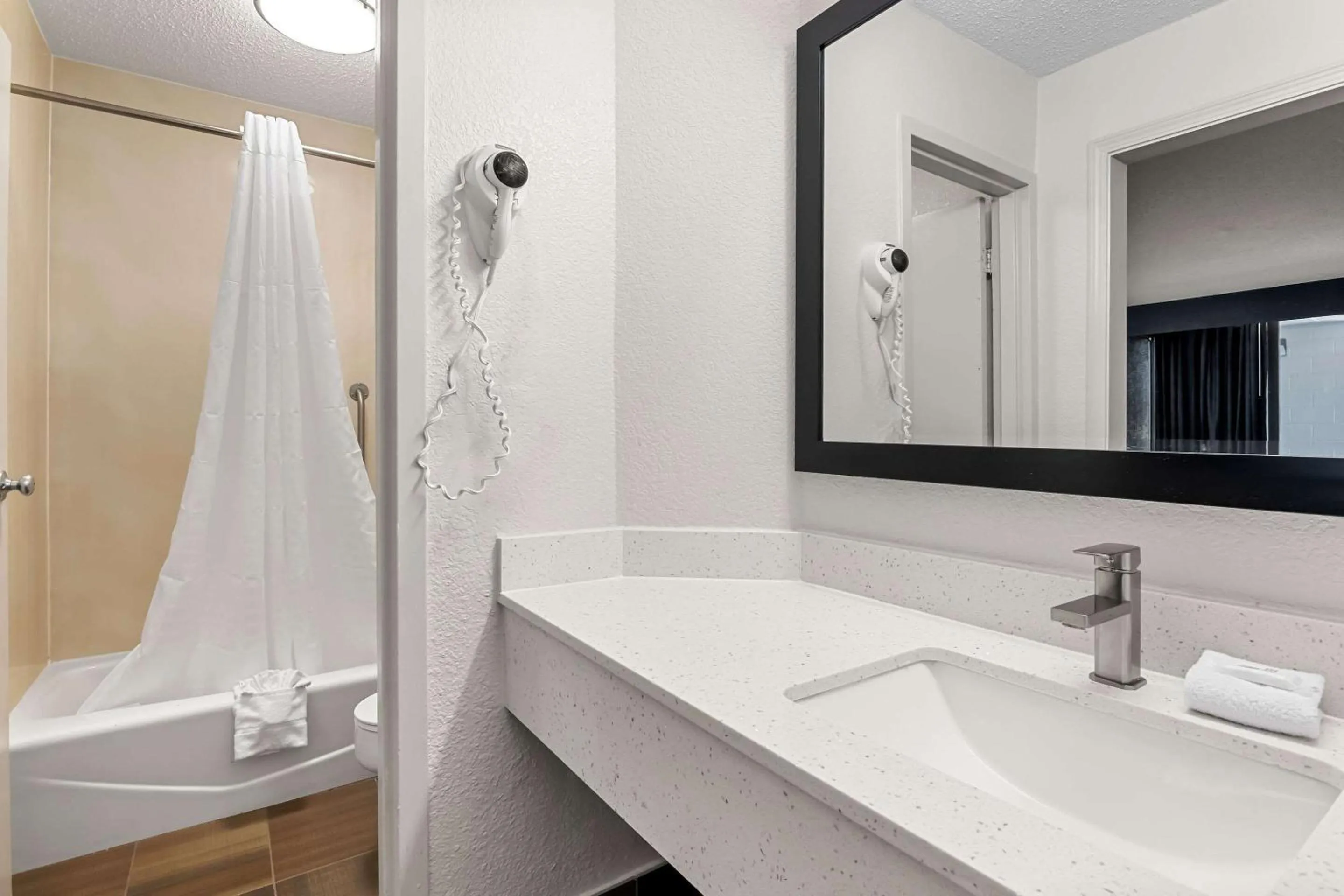 Bedroom in Suburban Studios Slidell I-10