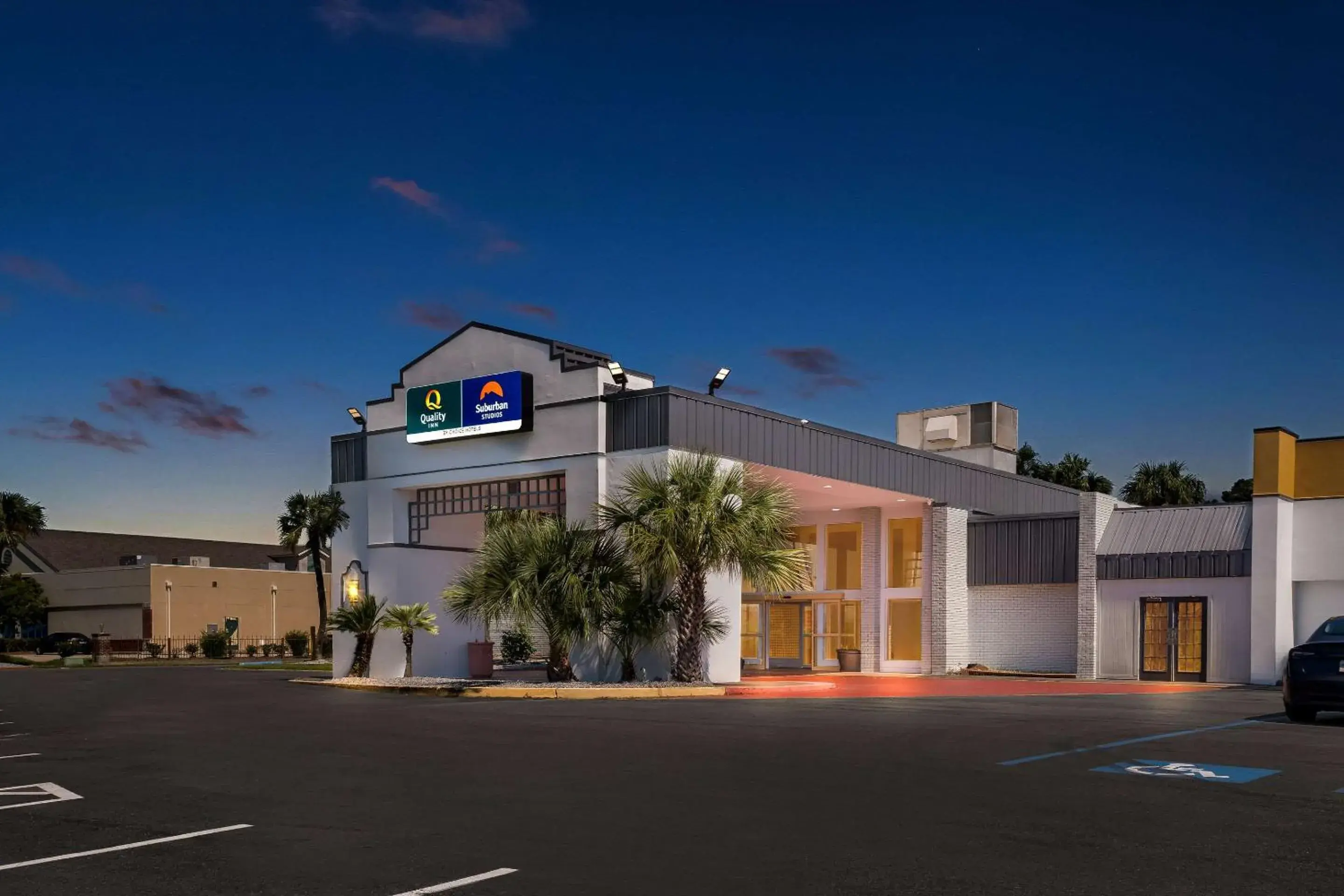 Property building in Suburban Studios Slidell I-10 Property building in Suburban Studios Slidell I-10