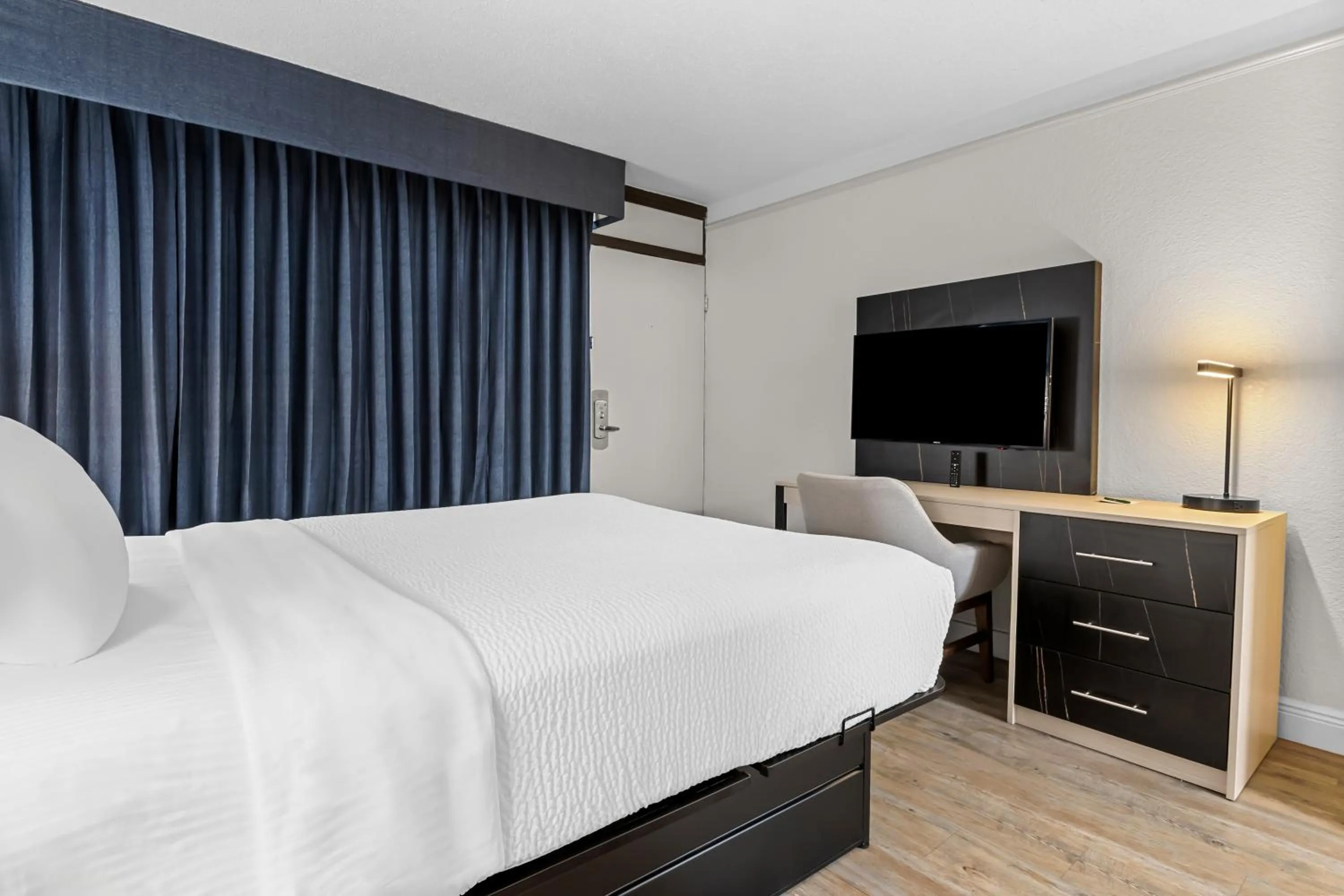 Bedroom, Bed in Suburban Studios Slidell I-10