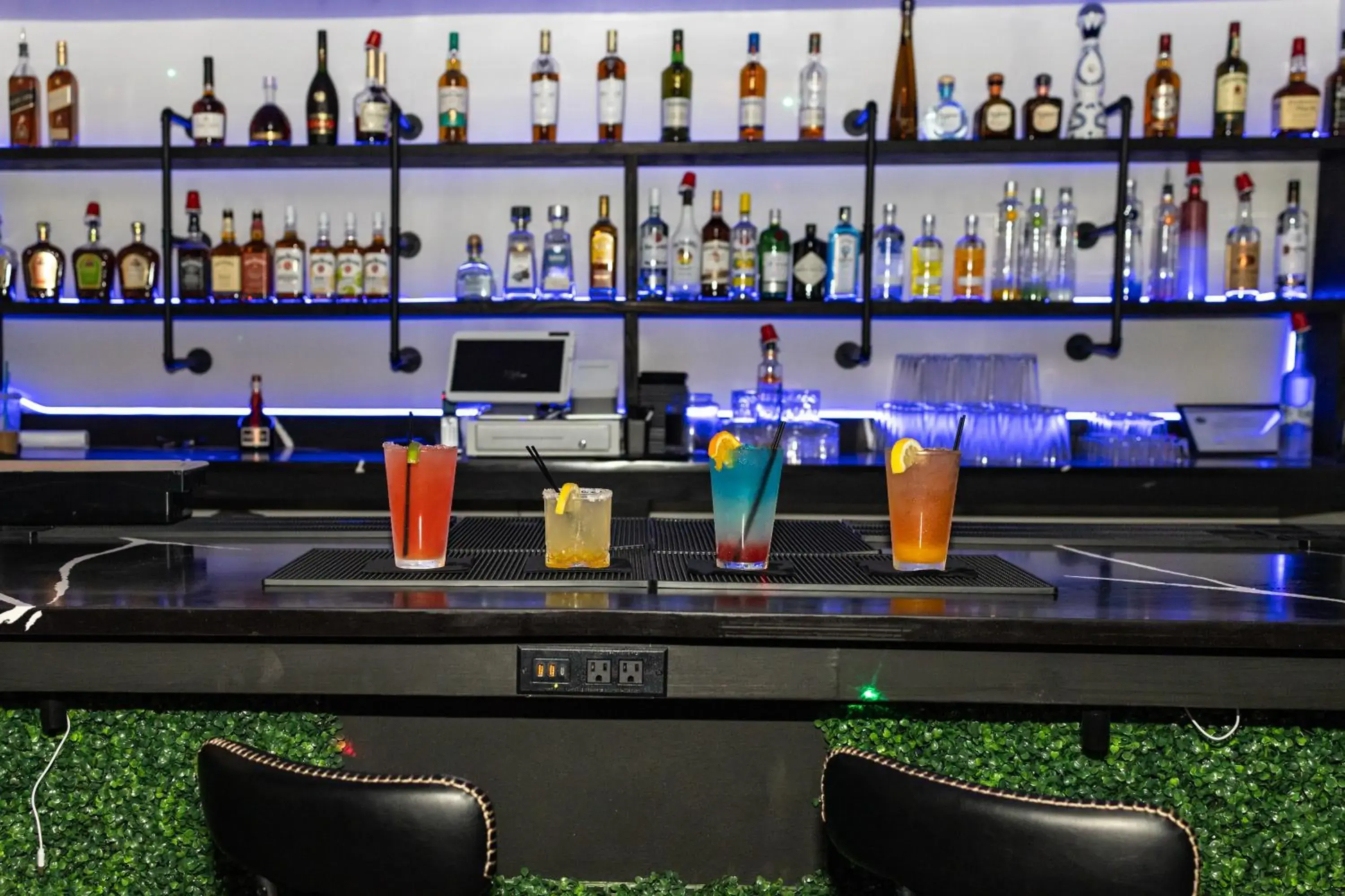 Lounge or bar in Suburban Studios Slidell I-10 Lounge or bar in Suburban Studios Slidell I-10