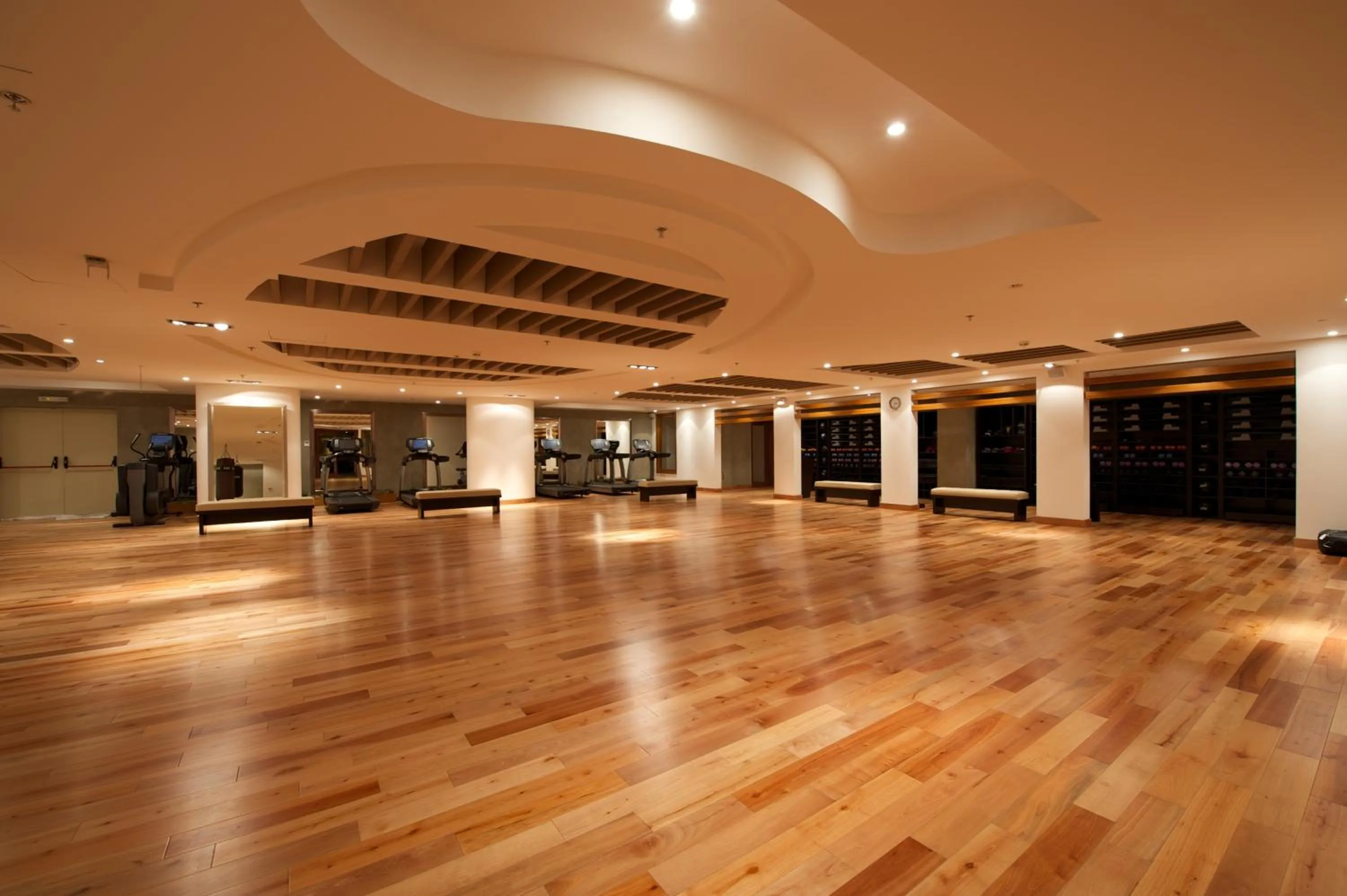 Fitness centre/facilities, Lobby/Reception in Al Rawasi Hotel Suites
