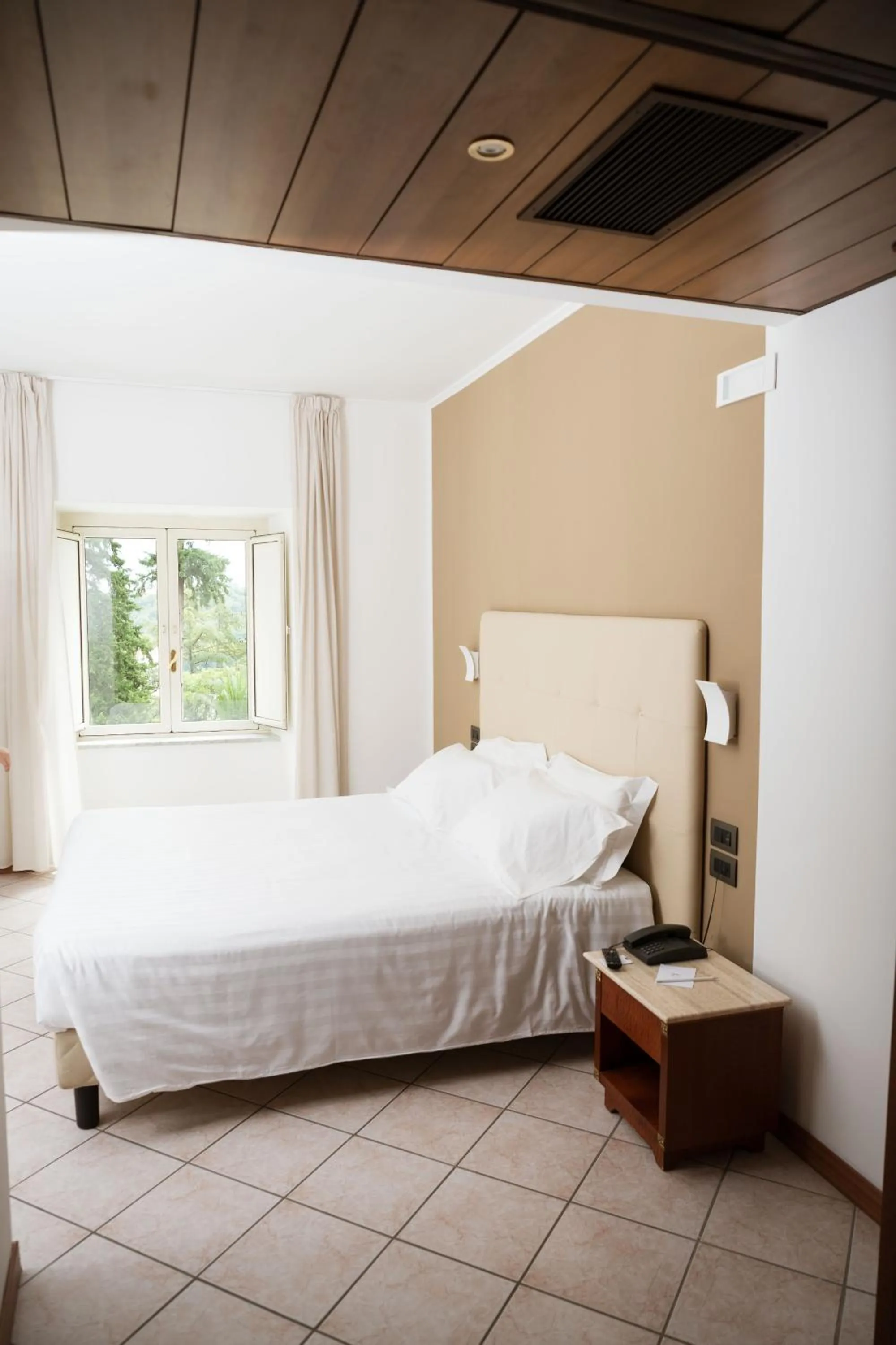 Property building, Bed in Grand Hotel Telese