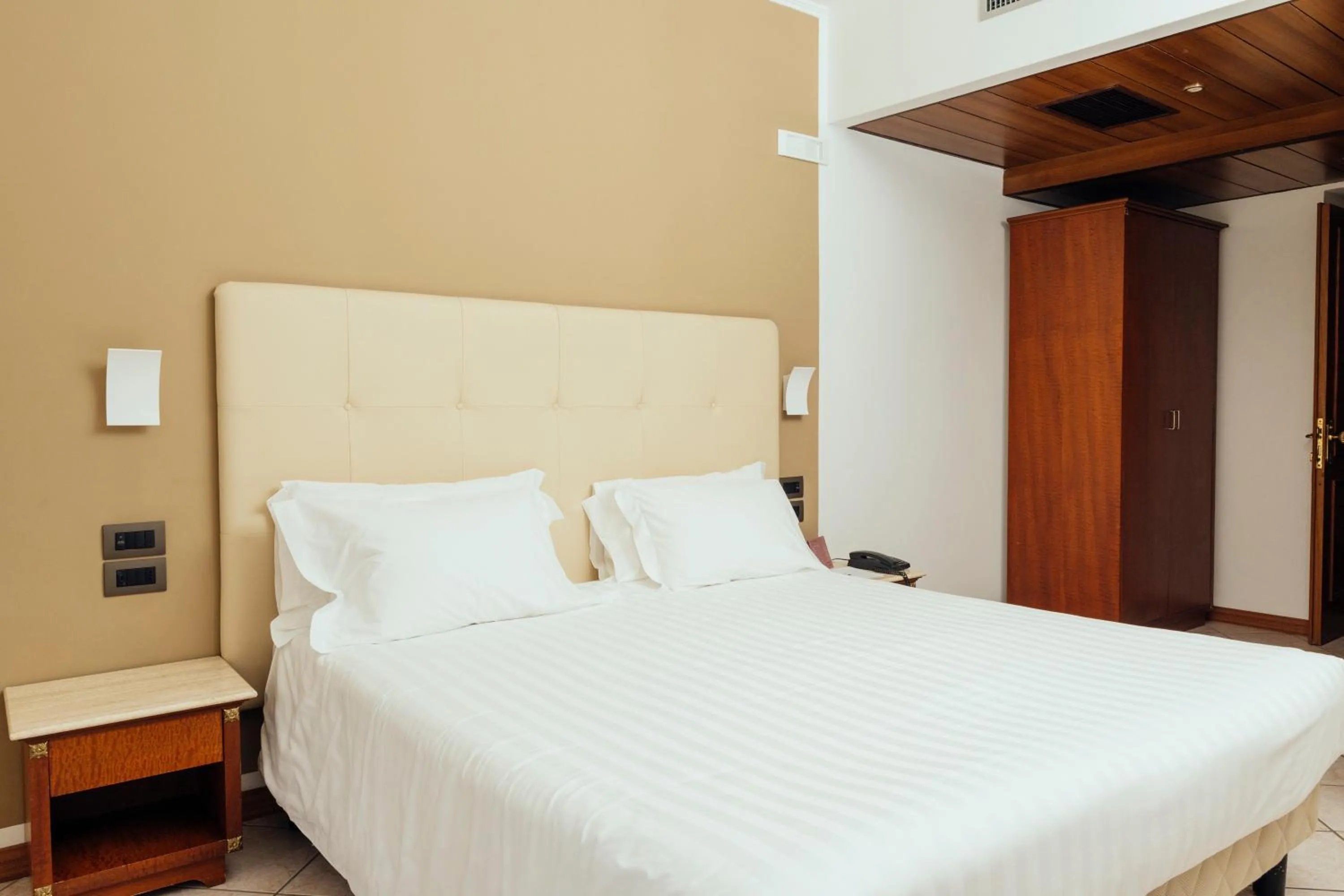 Photo of the whole room, Bed in Grand Hotel Telese