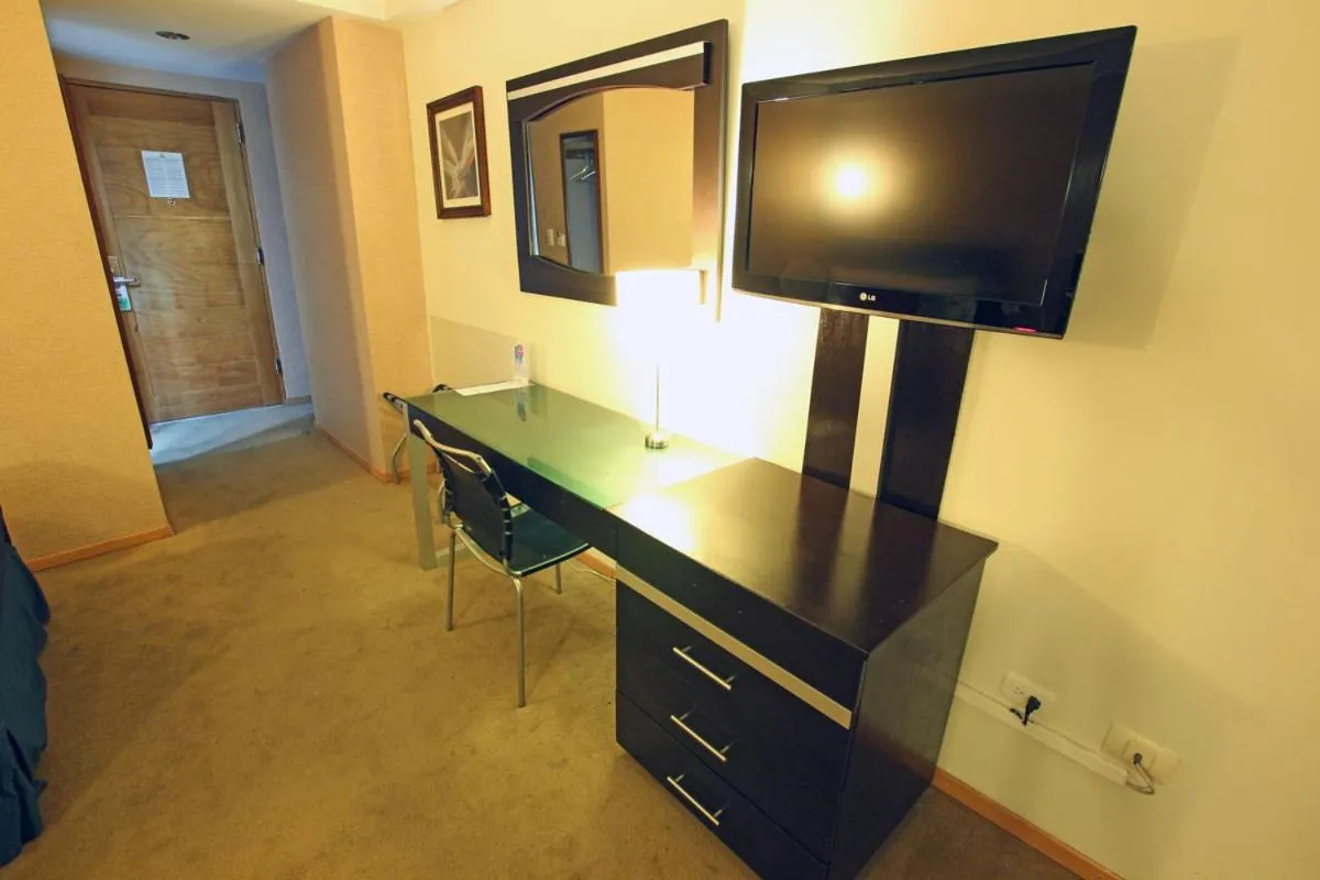 TV and multimedia in Hotel Colón Plaza Business Class