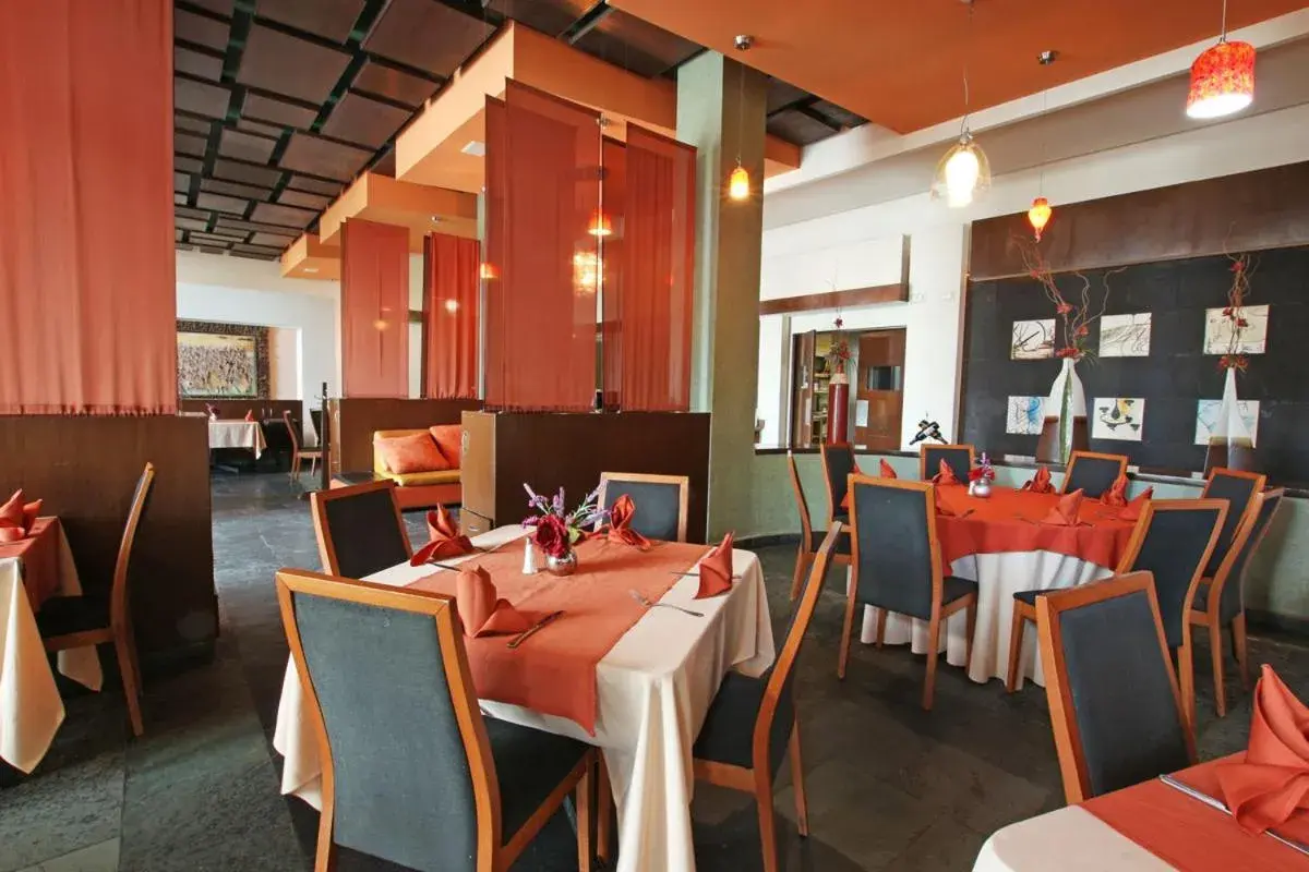 Restaurant/places to eat in Hotel Colón Plaza Business Class Restaurant/places to eat in Hotel Colón Plaza Business Class