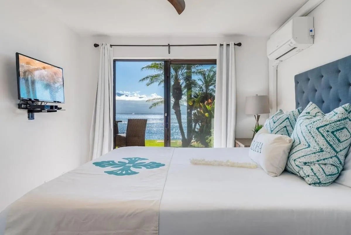 Bed in Lauloa 105 · LOA 105 2BD OceanFront Getaway w AC Pool
