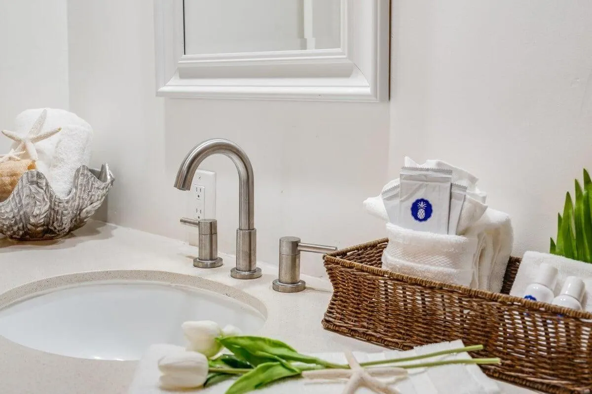 Lauloa 105 · LOA 105 2BD OceanFront Getaway w AC Pool