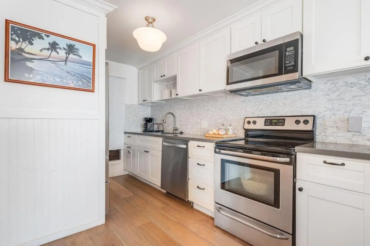 Lauloa 105 · LOA 105 2BD OceanFront Getaway w AC Pool