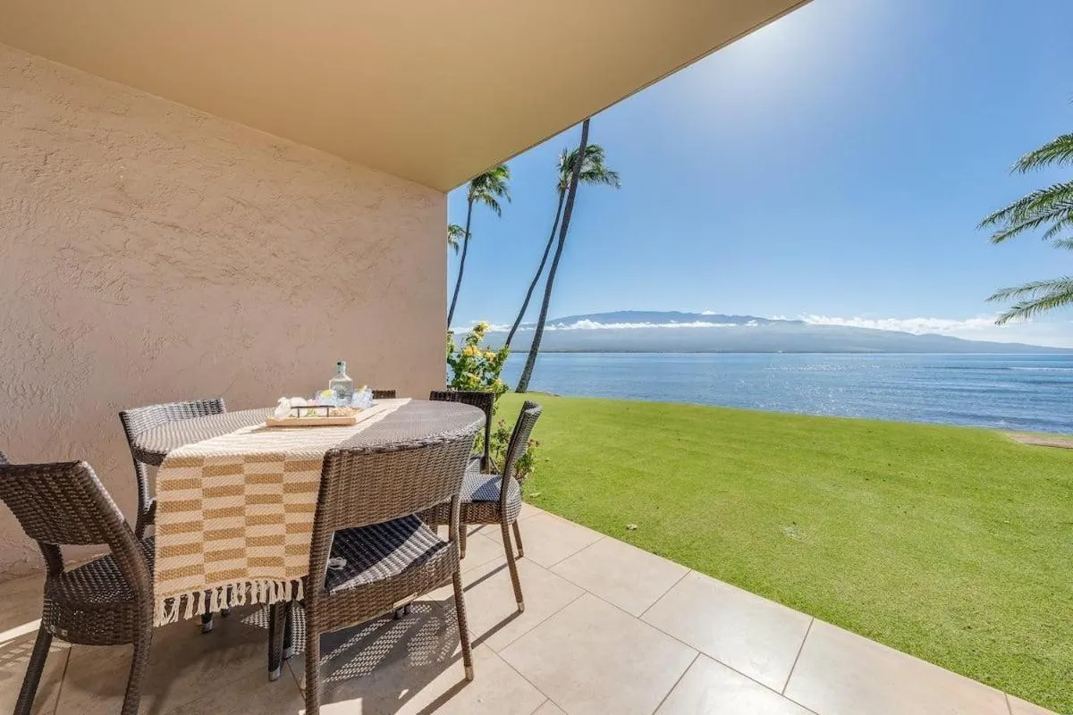 Lauloa 105 · LOA 105 2BD OceanFront Getaway w AC Pool