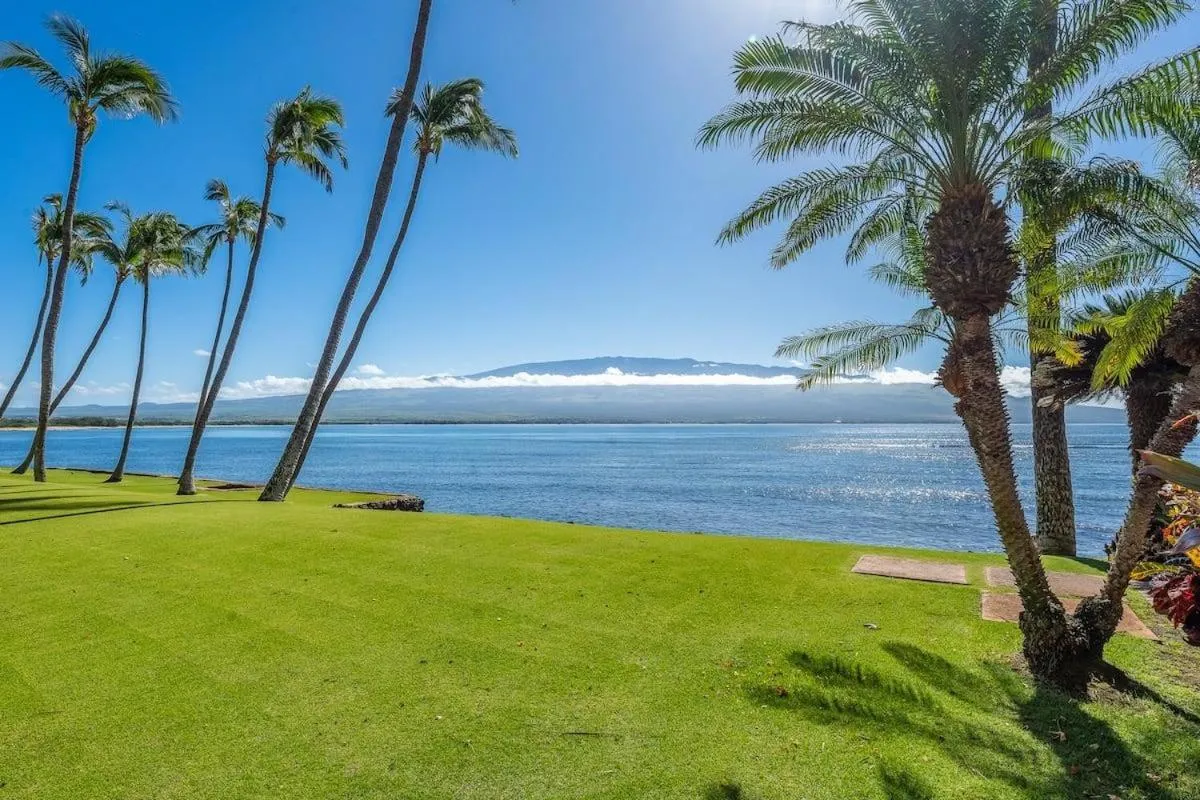 Lauloa 105 · LOA 105 2BD OceanFront Getaway w AC Pool