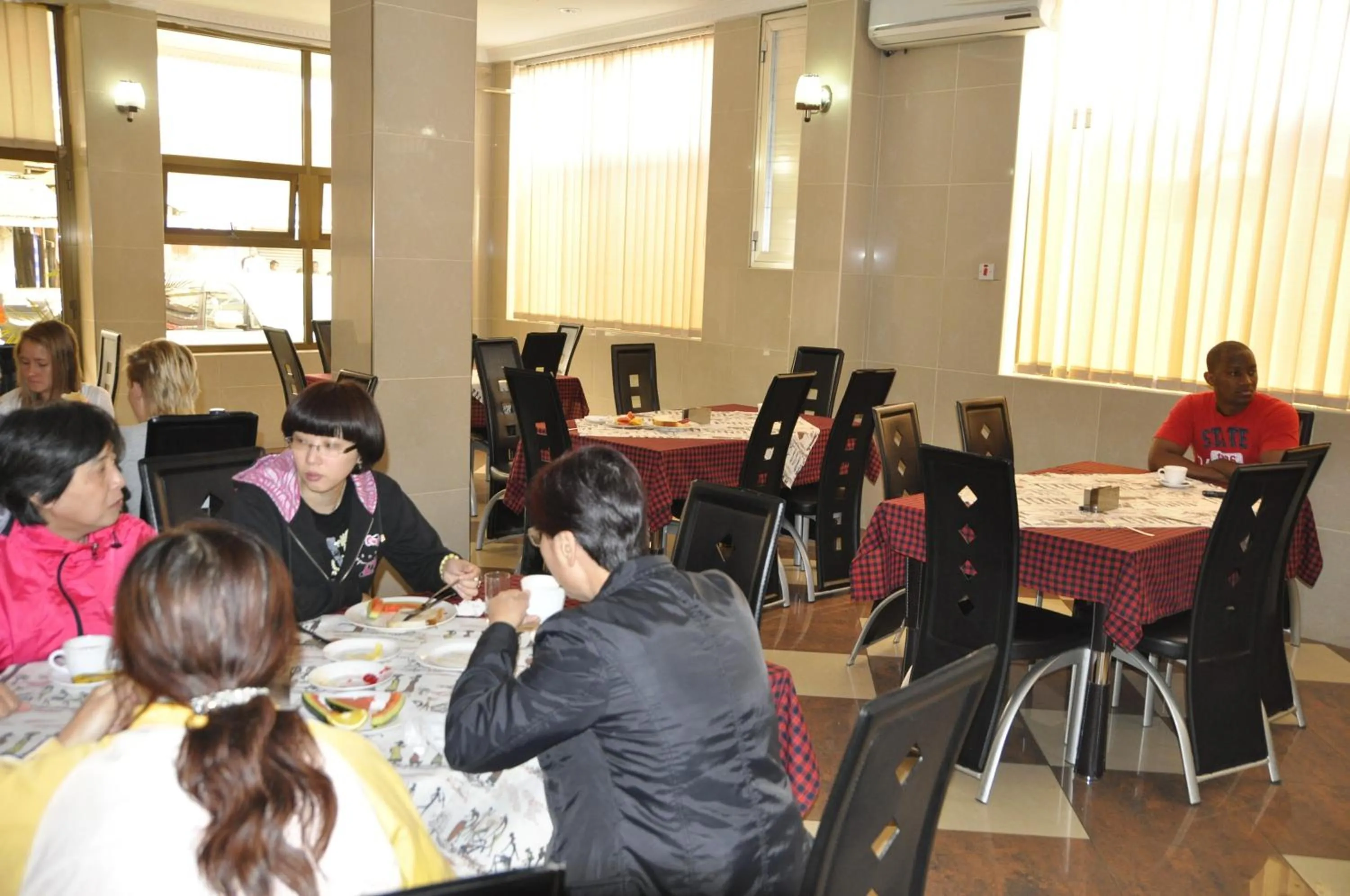 Restaurant/places to eat in Rich Hotel