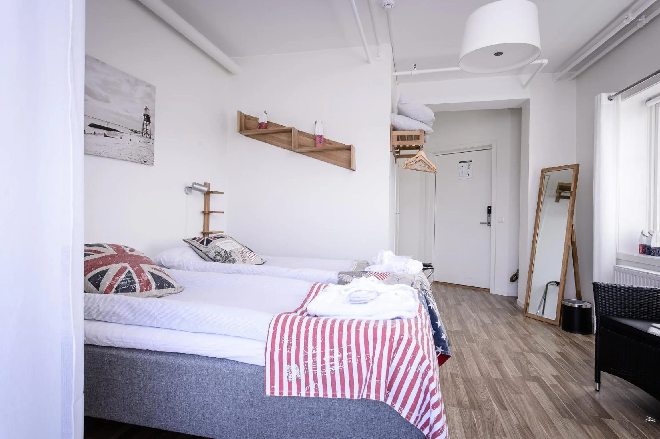 Shower, Bed in Grebys Hotell & Restaurang