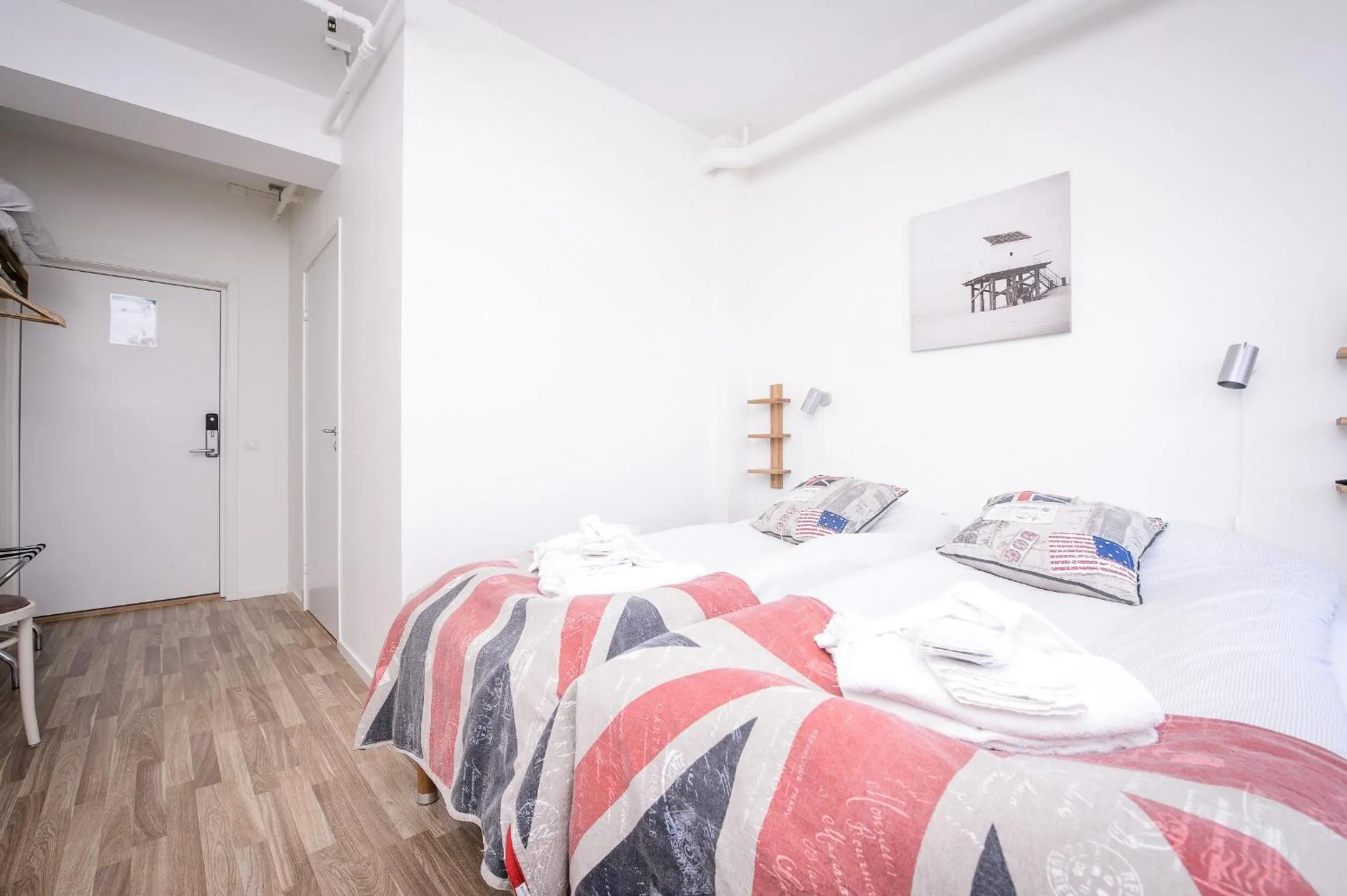 Shower, Bed in Grebys Hotell & Restaurang