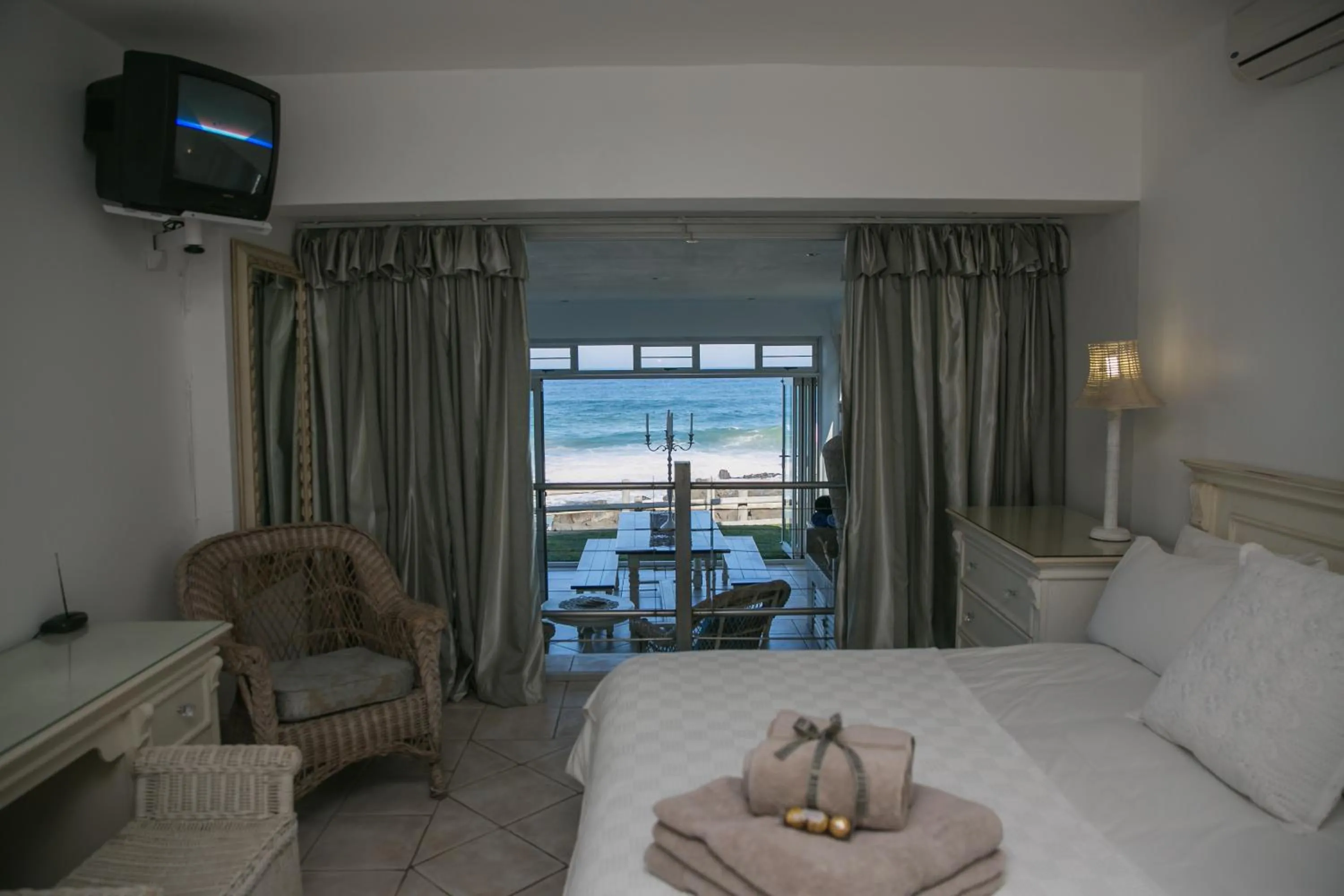 Bedroom, Bed in Sunshowers Ballito