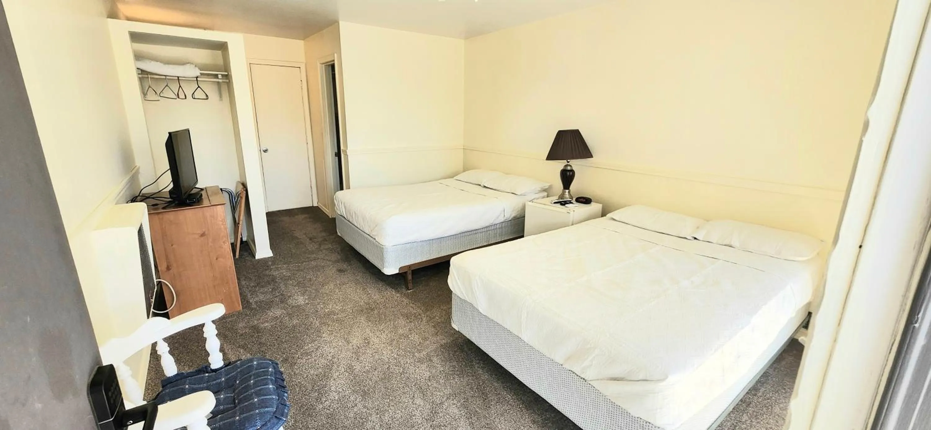 Bed in Twin Lakes Inn