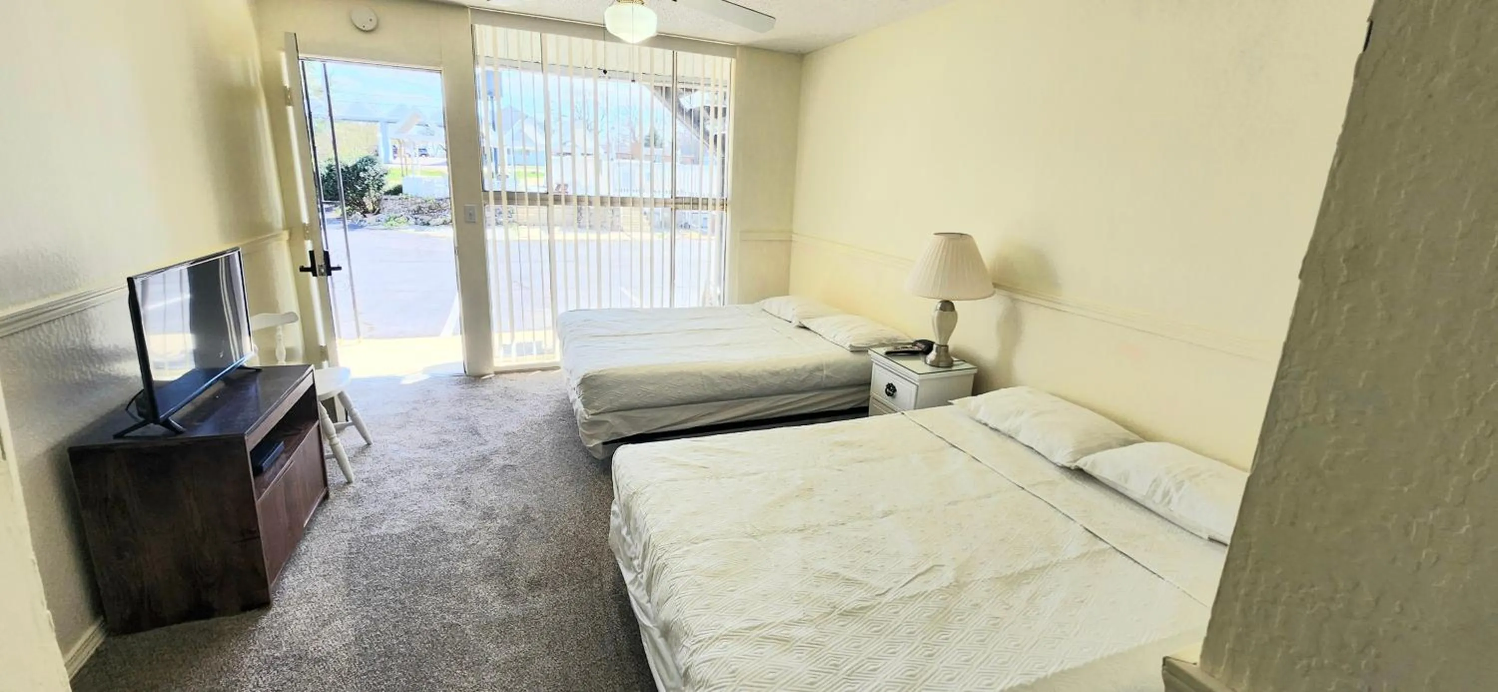 Bed in Twin Lakes Inn