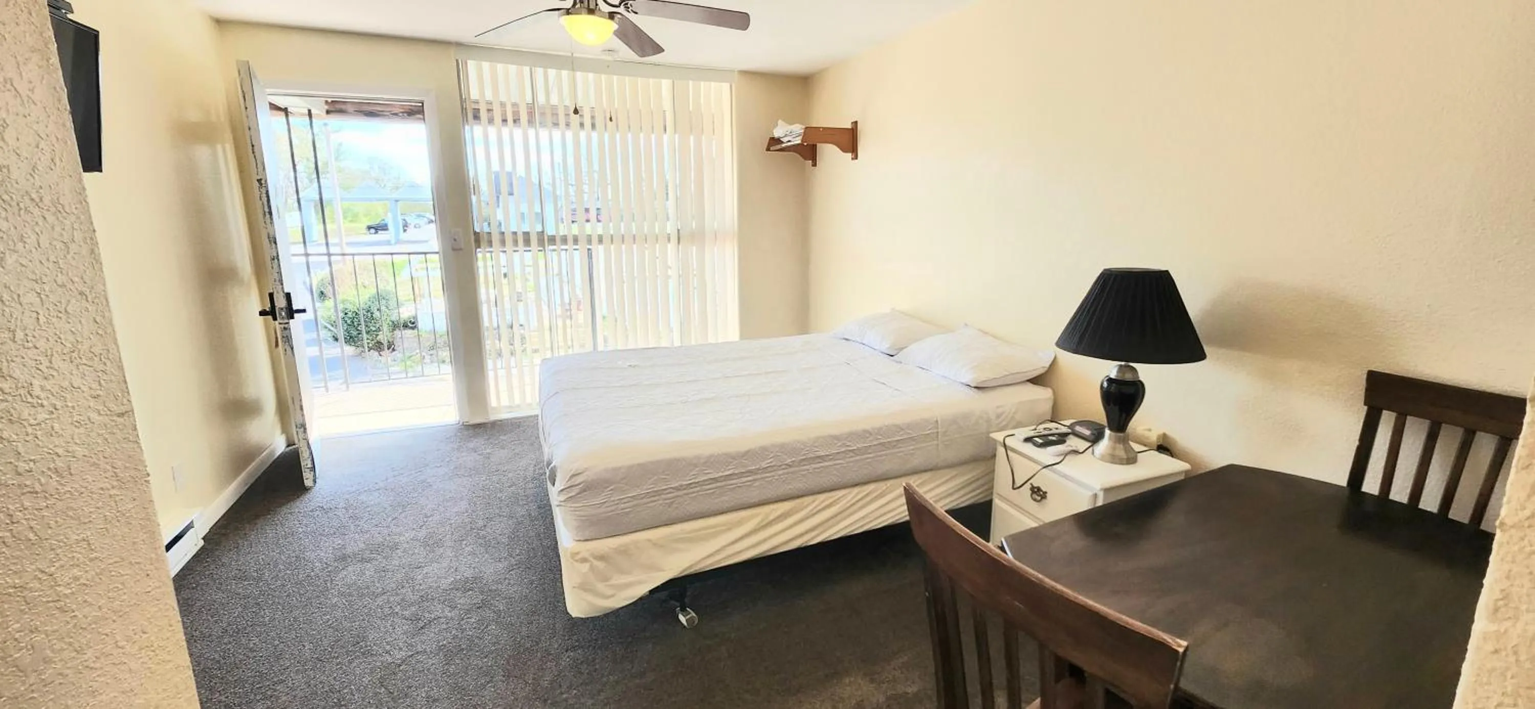 Bed in Twin Lakes Inn