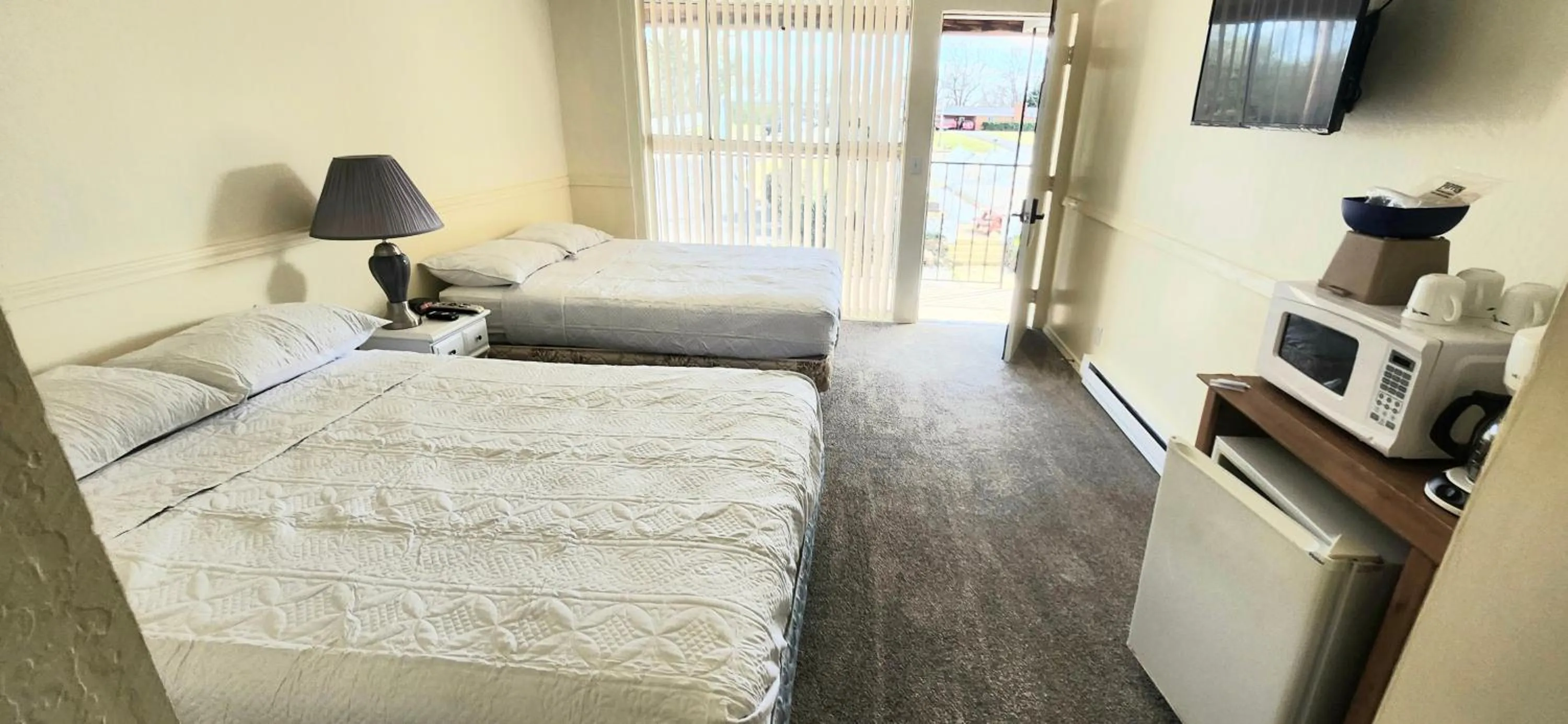 Bed in Twin Lakes Inn