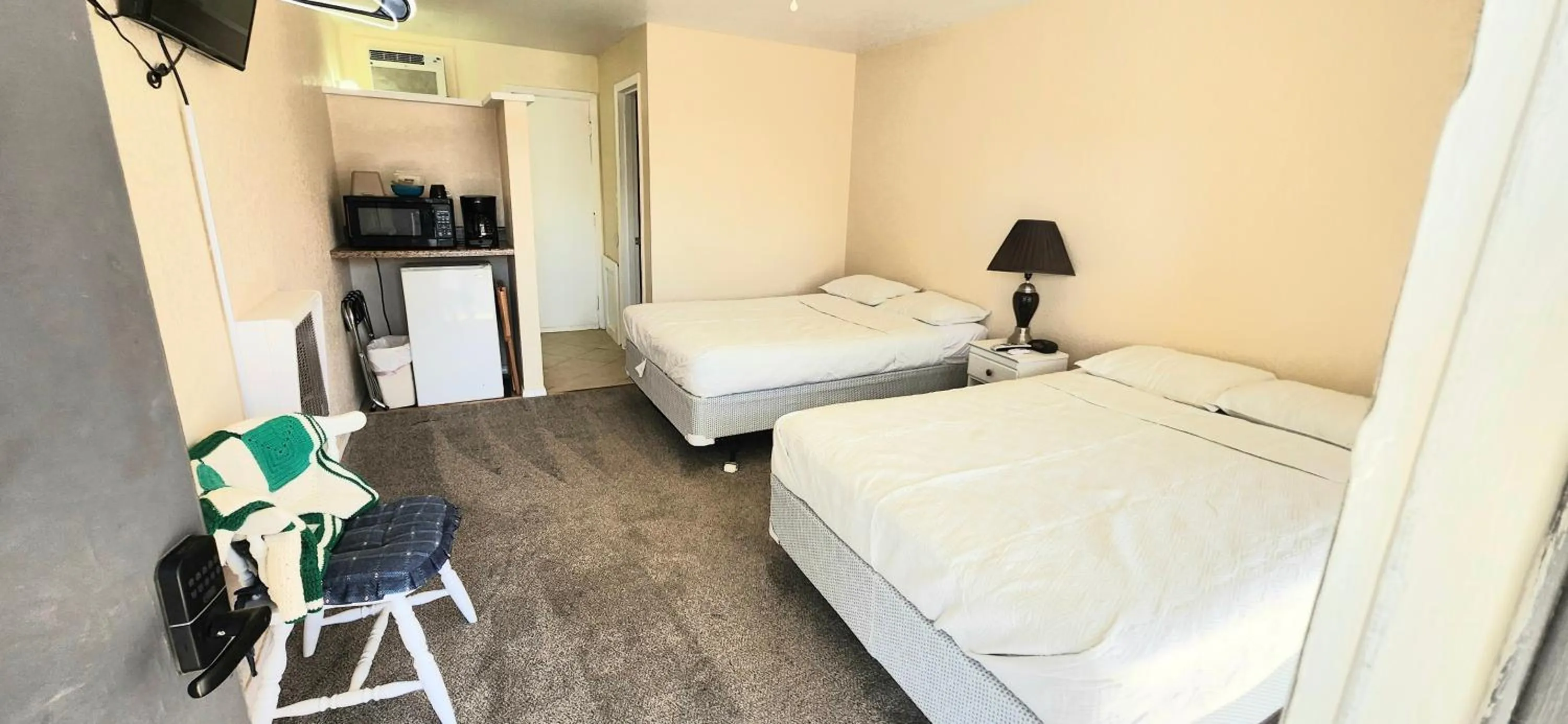 Bed in Twin Lakes Inn