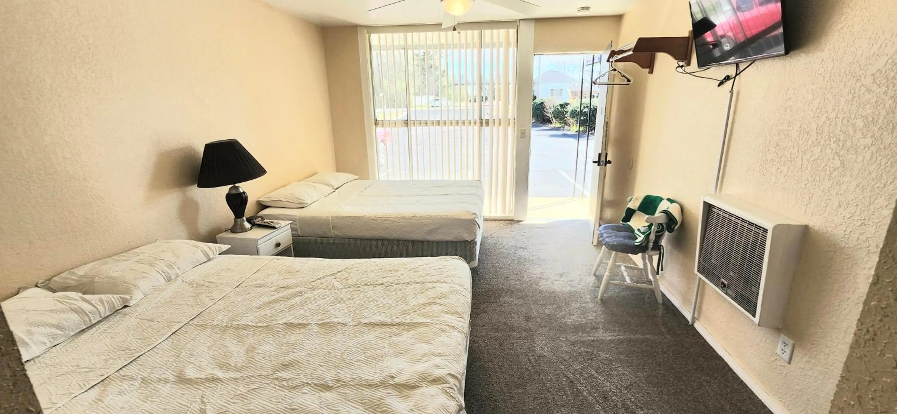 Bed in Twin Lakes Inn