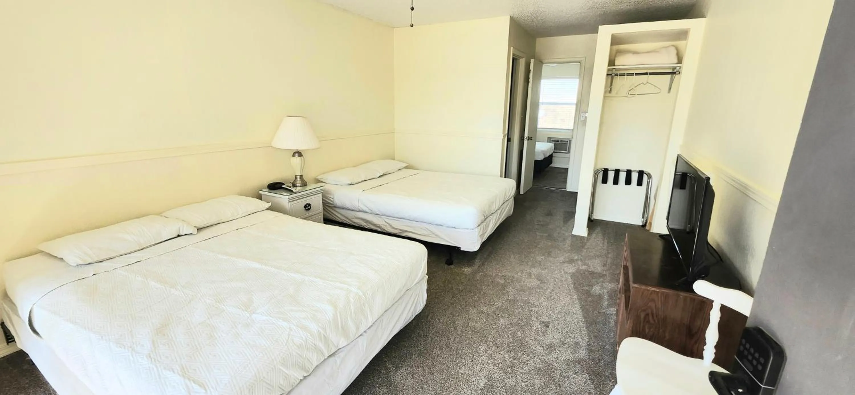 Bed in Twin Lakes Inn