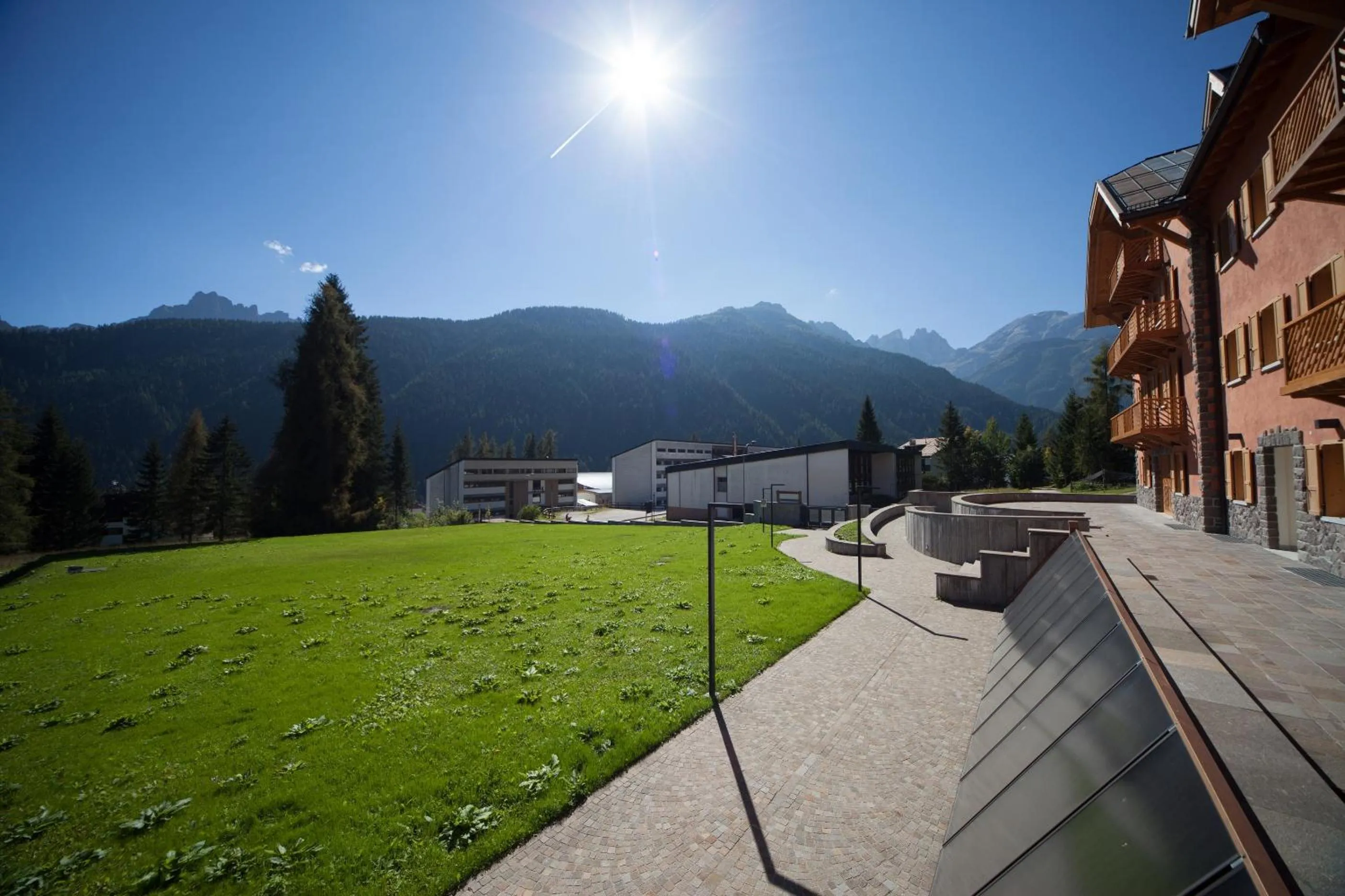 Facade/entrance in Lumen