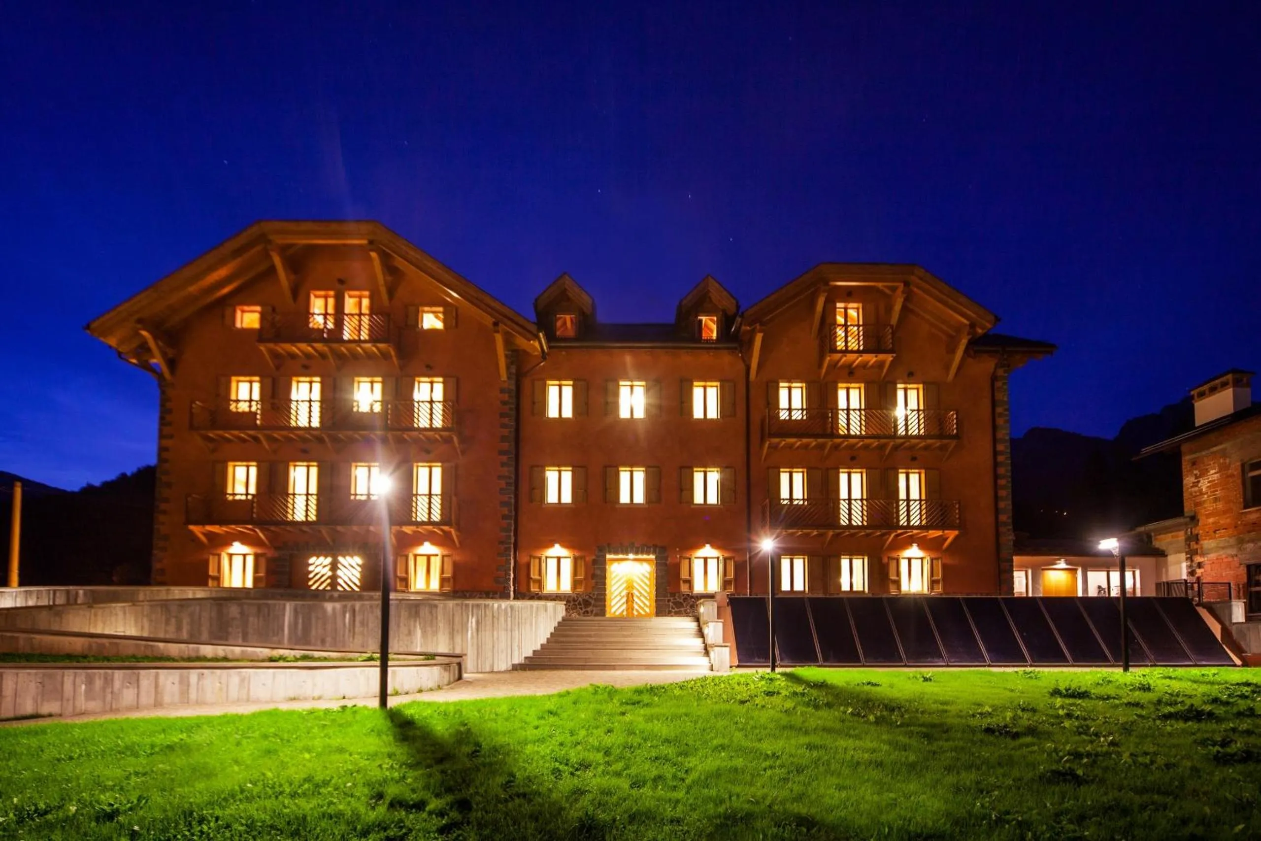 Facade/entrance in Lumen