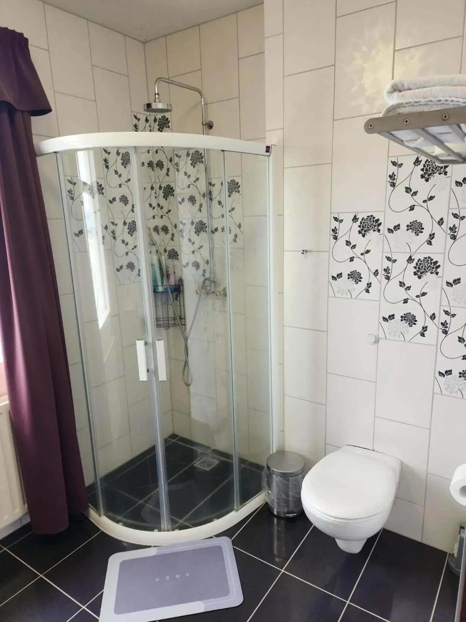 Shower in Kiljan Apartments & Rooms Shower in Kiljan Apartments & Rooms