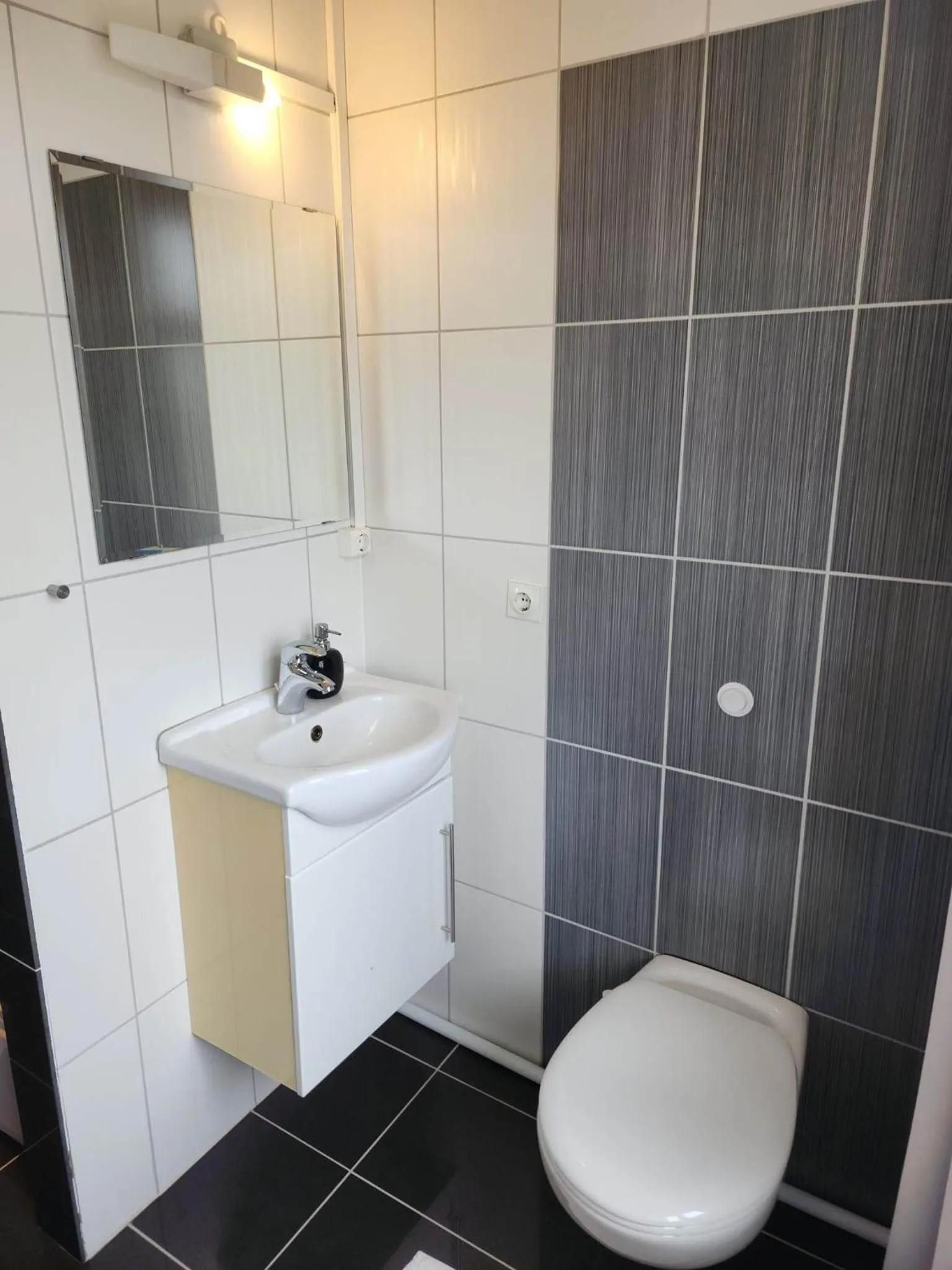 Toilet in Kiljan Apartments & Rooms