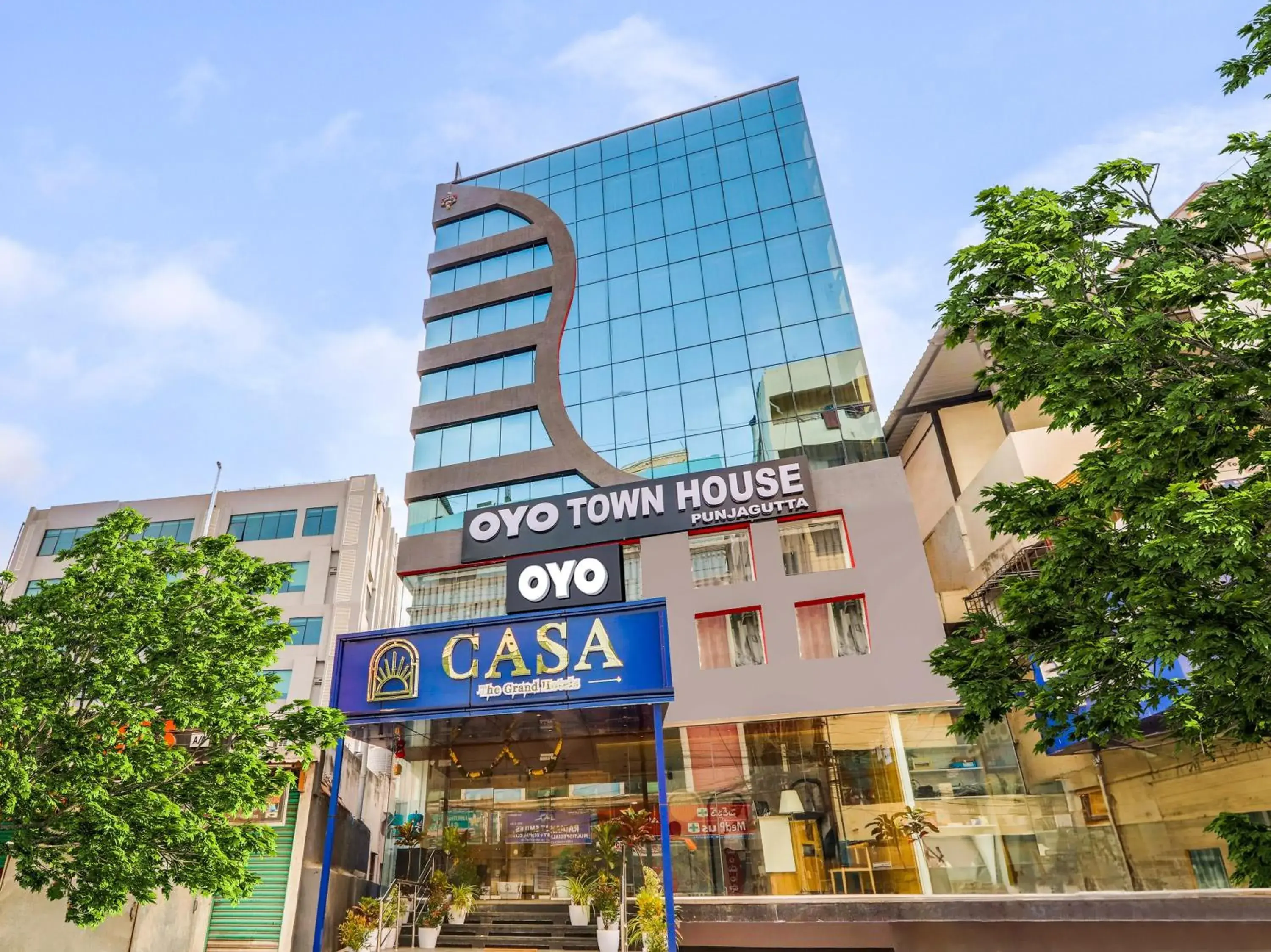 Facade/entrance in Super Townhouse CASA GRAND Facade/entrance in Super Townhouse CASA GRAND