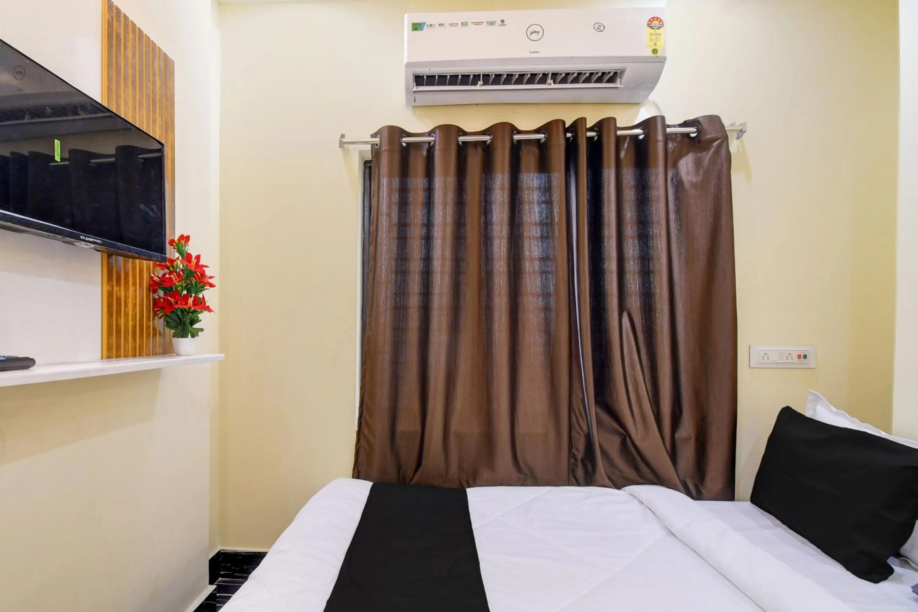 Bedroom, Bed in Hotel O Chilli Pepper Hotel and Restaurant