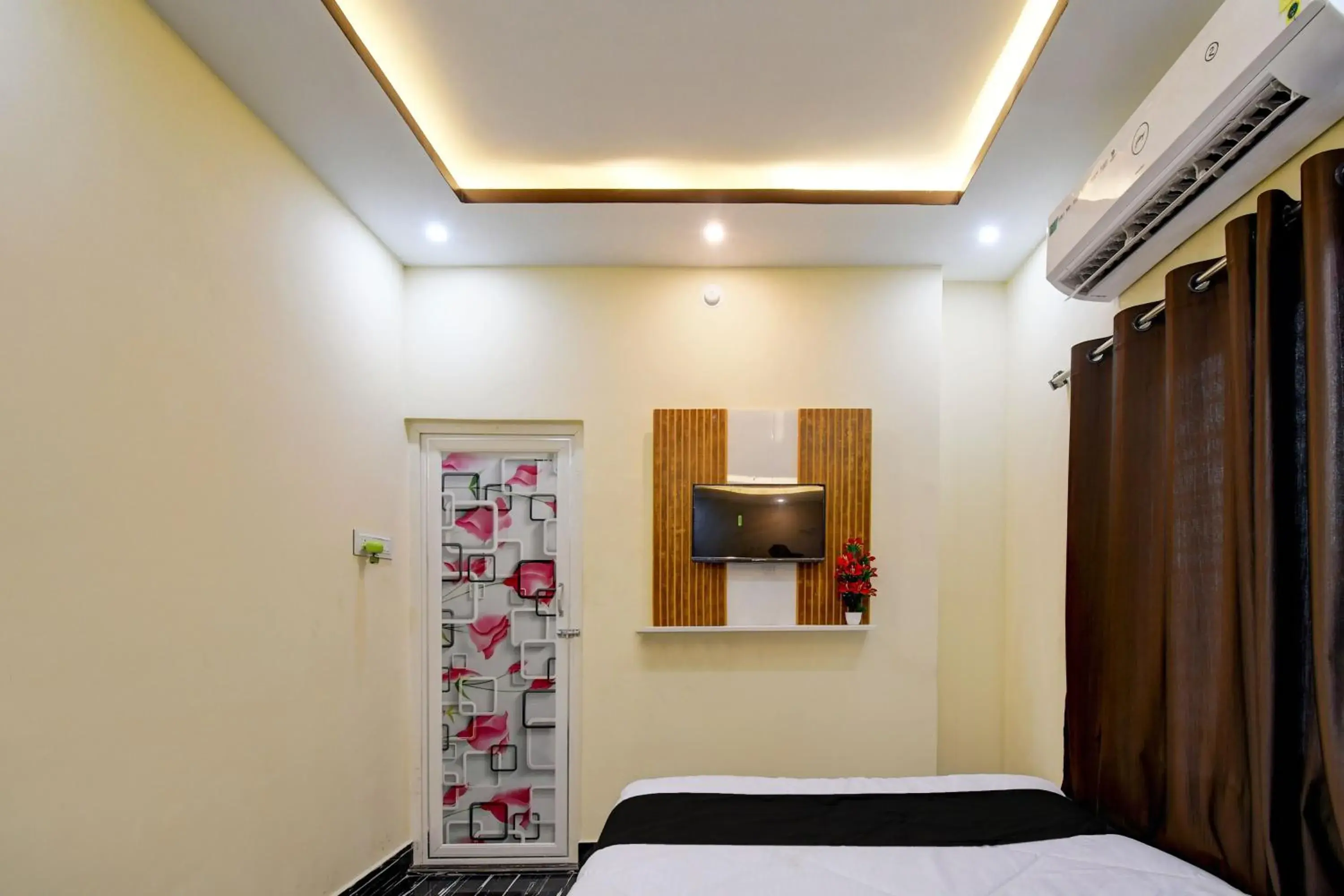 Bedroom, Bed in Hotel O Chilli Pepper Hotel and Restaurant Bedroom, Bed in Hotel O Chilli Pepper Hotel and Restaurant